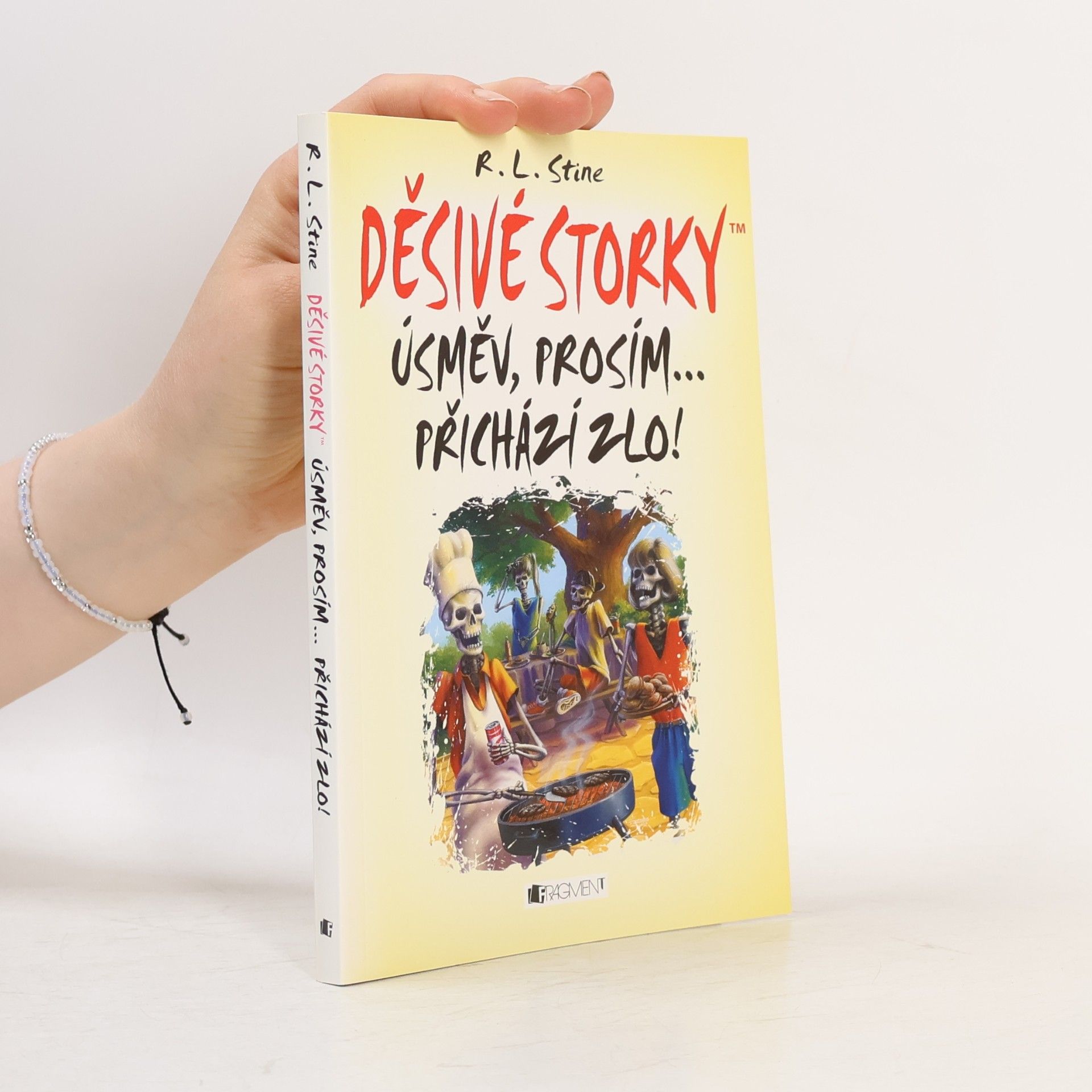R. L. Stine Děsivé storky: Úsměv, prosím... přichází zlo!
