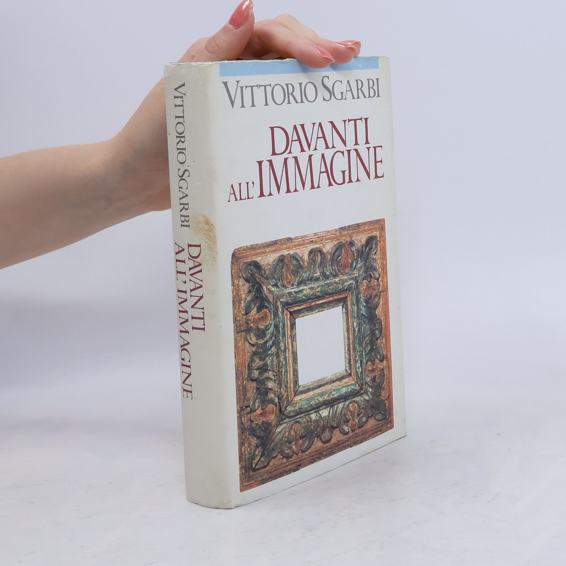 Davanti all'immagine
