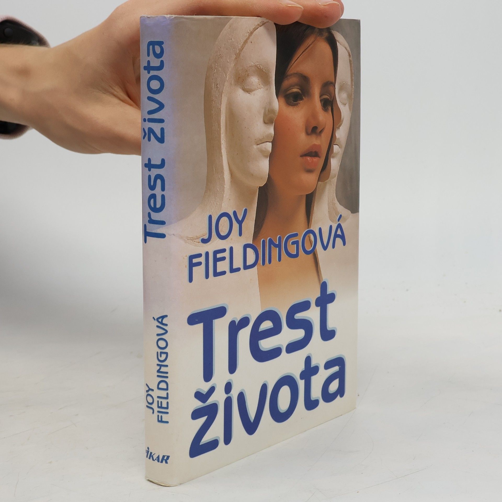 Joy Fielding Trest života