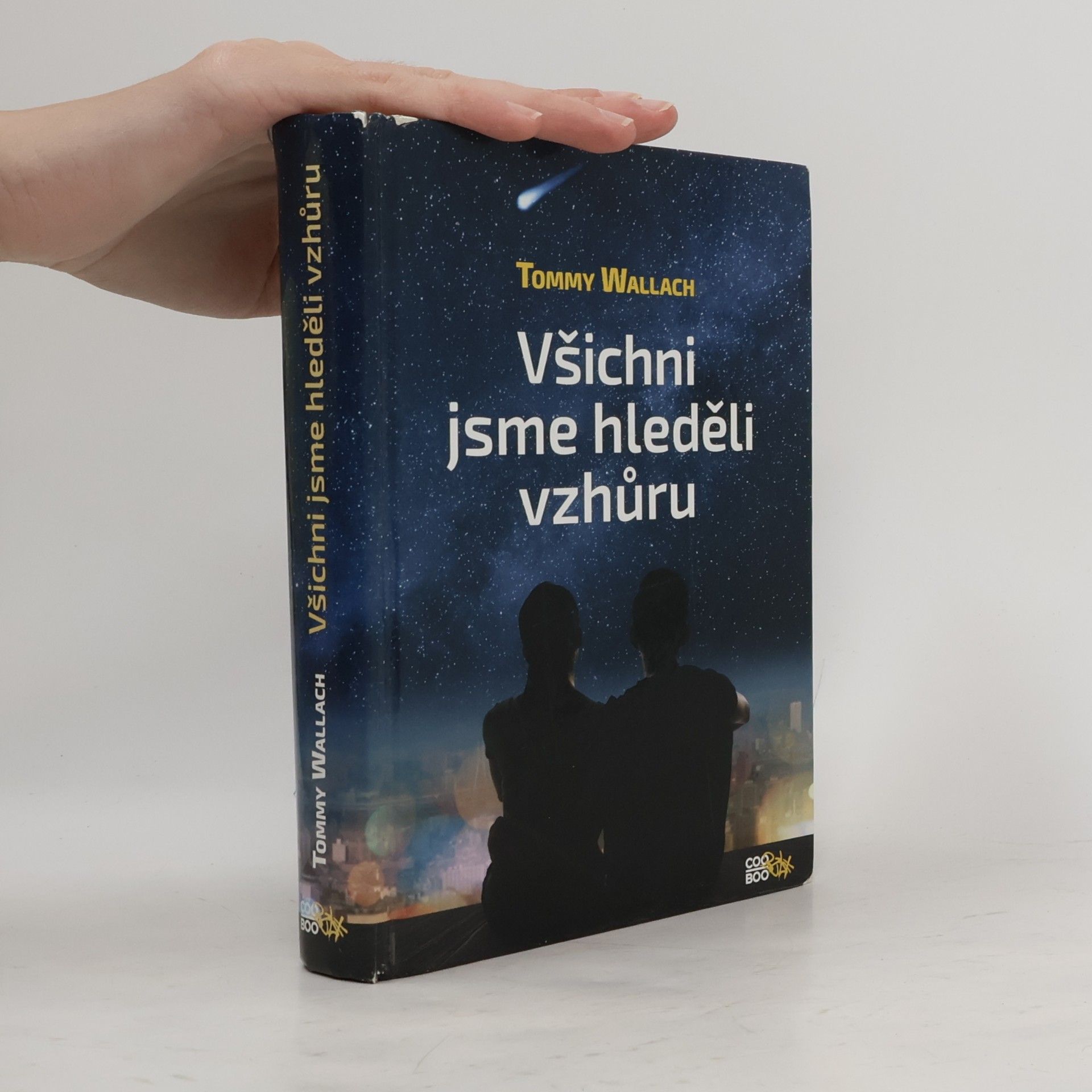Tommy Wallach Všichni jsme hleděli vzhůru