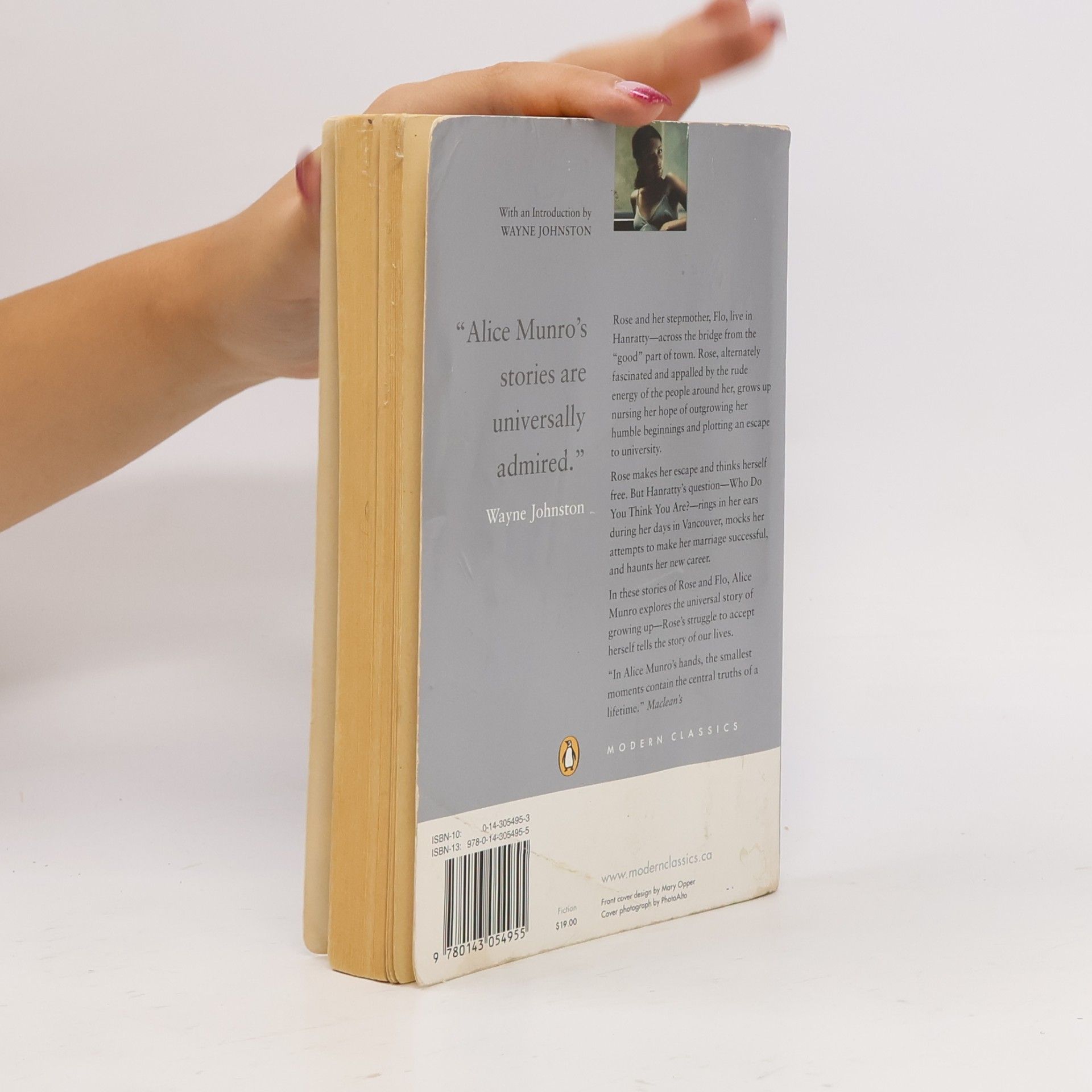 Alice Munro Modern Classics: Who Do You Think You Are?