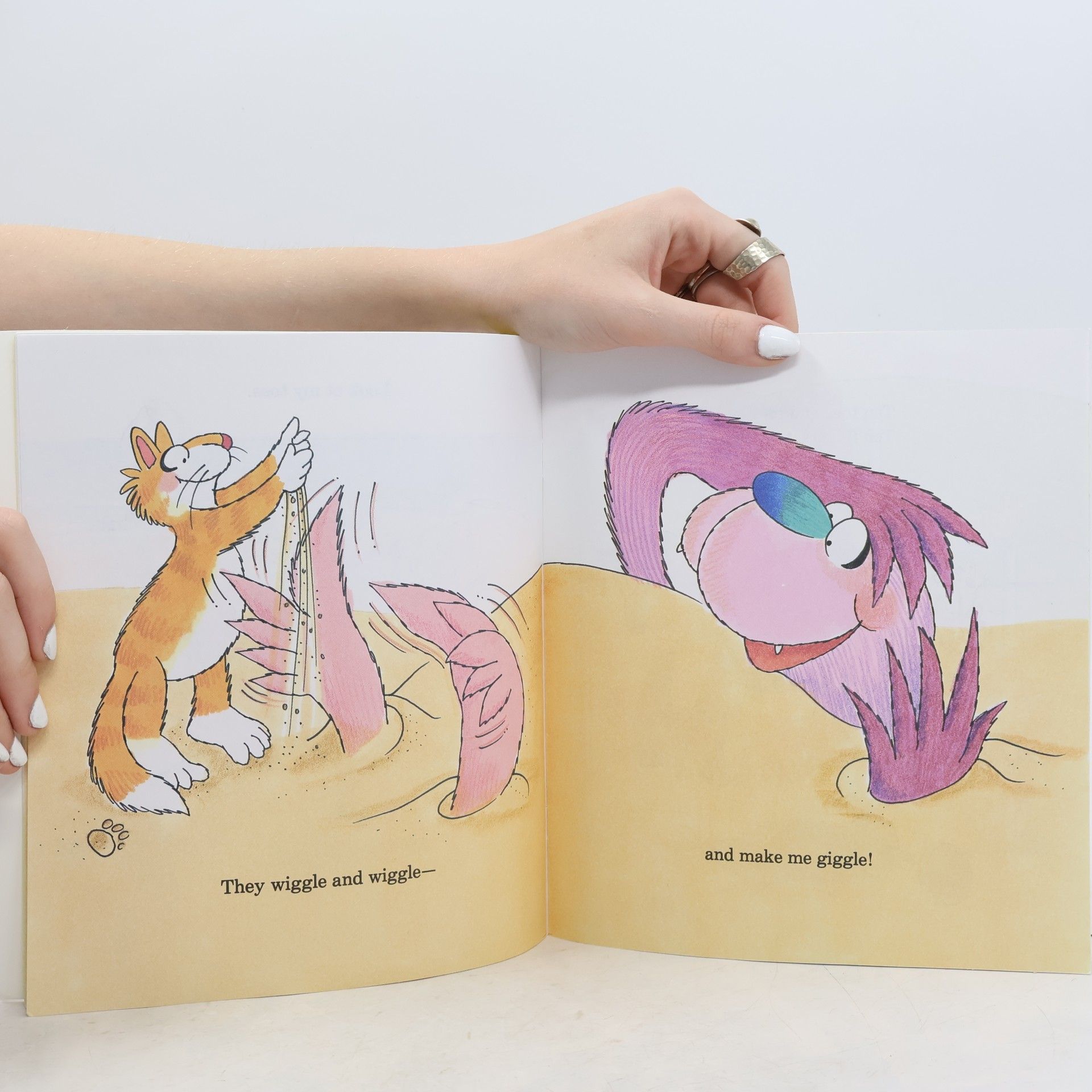 Laura Damon Giant First-Start Reader: Funny Fingers, Funny Toes