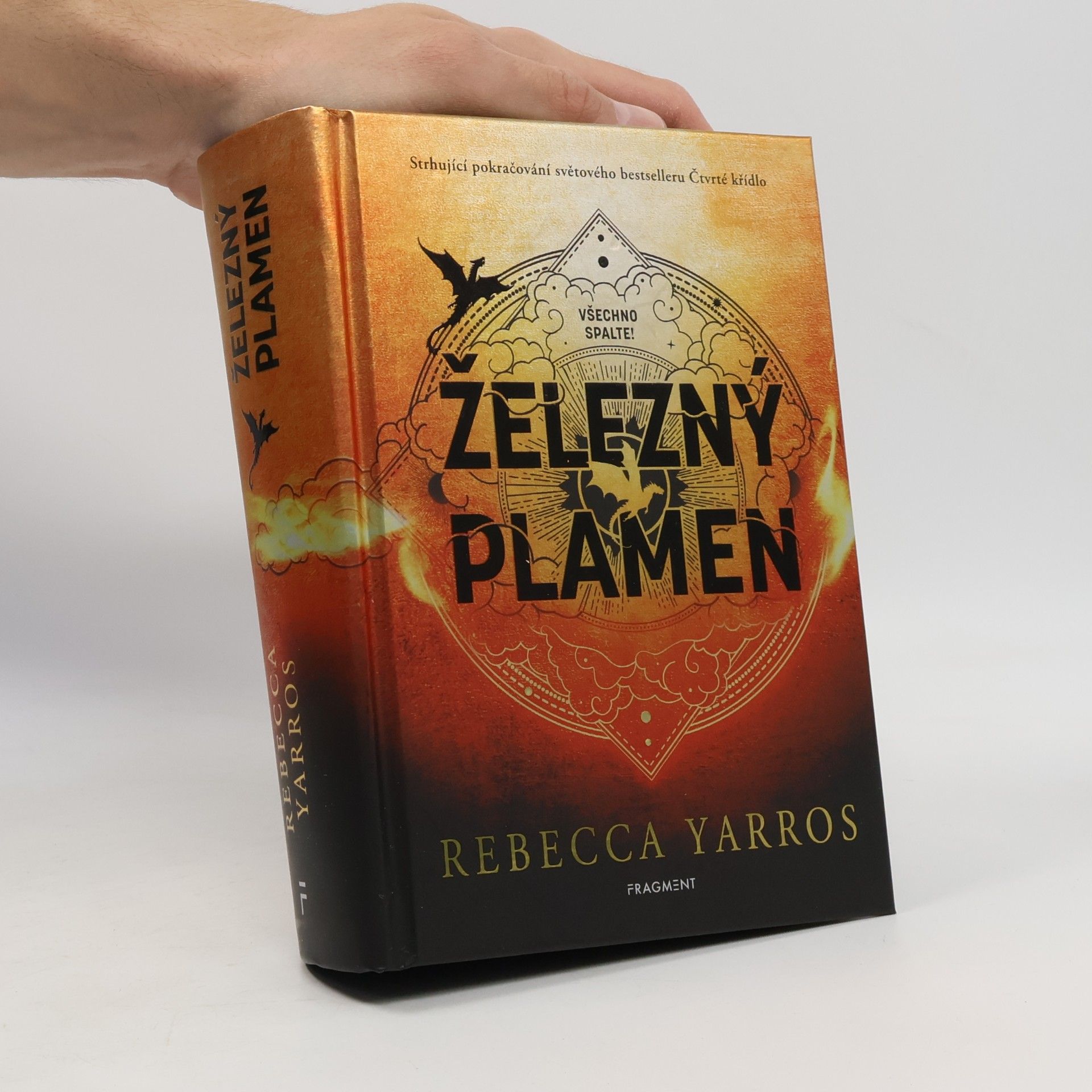 Rebecca Yarros Železný plamen