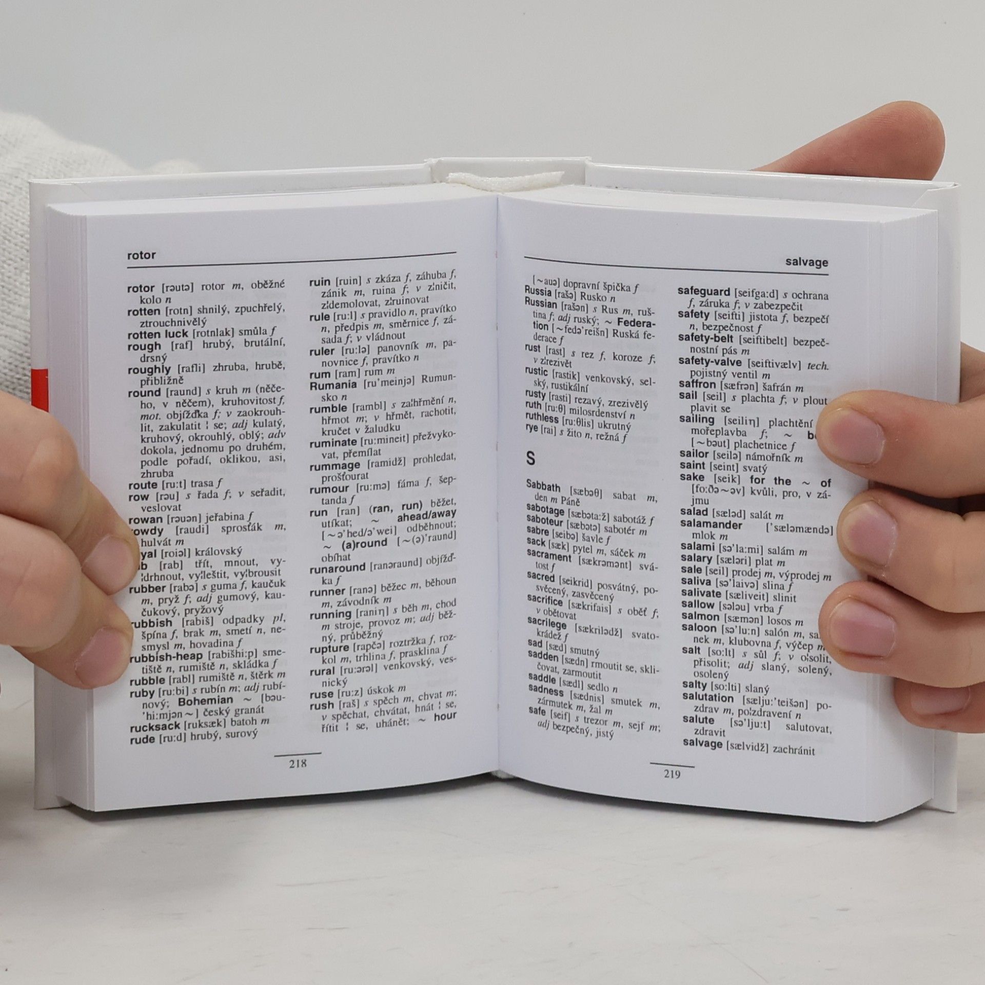 Inka Tomanová Anglicko-český, česko-anglický slovník = English-Czech, Czech-English dictionary