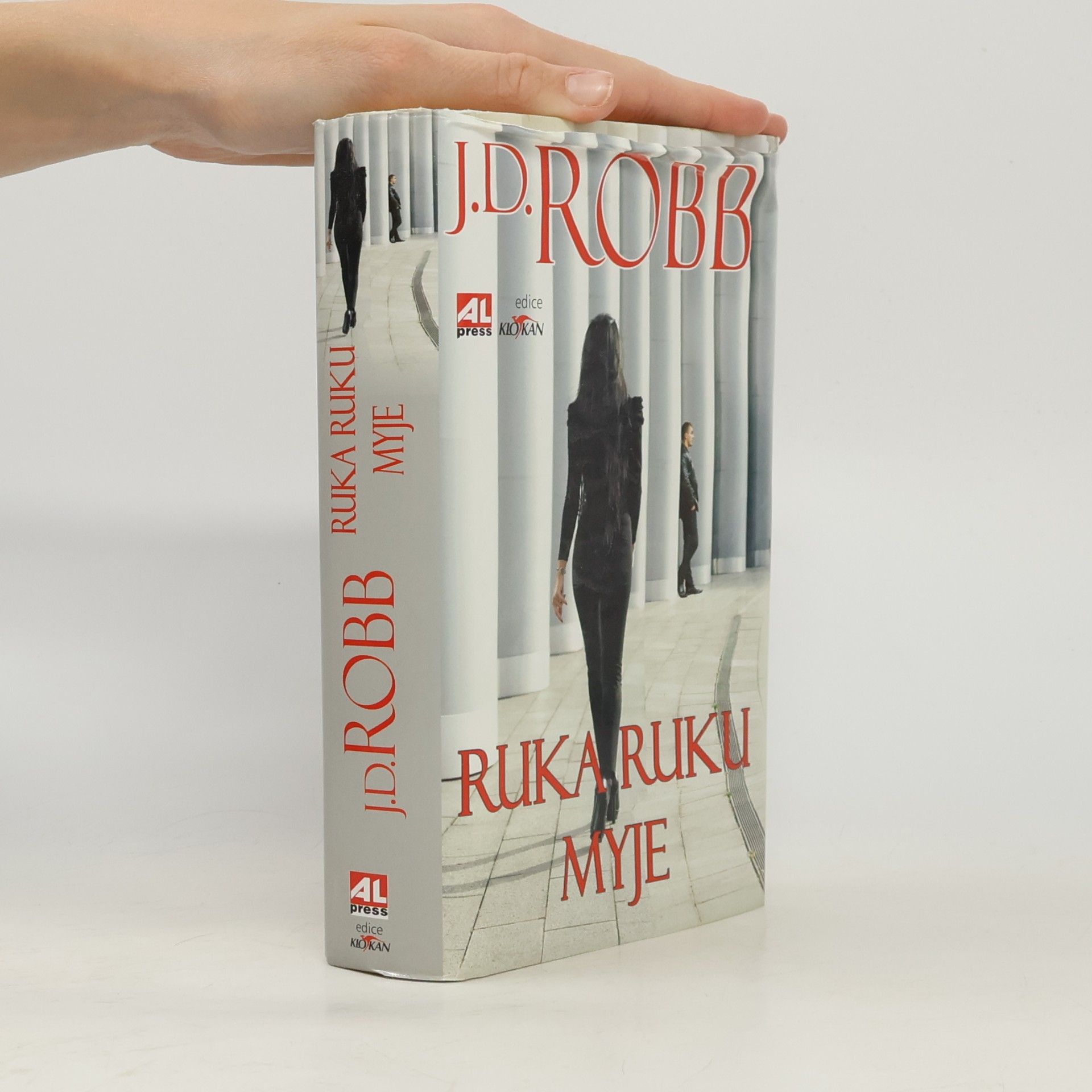 Nora Roberts Ruka ruku myje