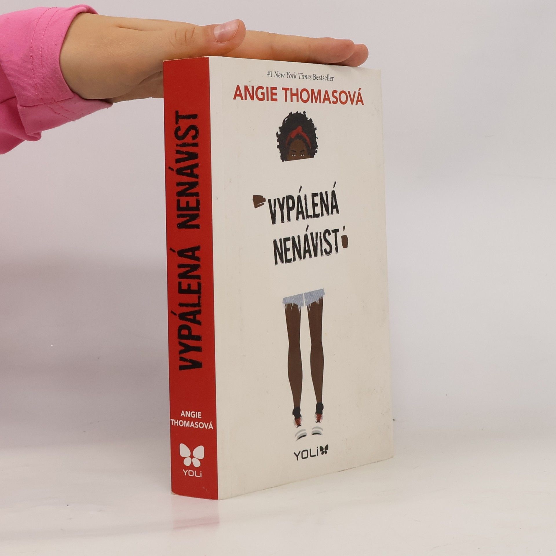 Angie Thomas Vypálená nenávist