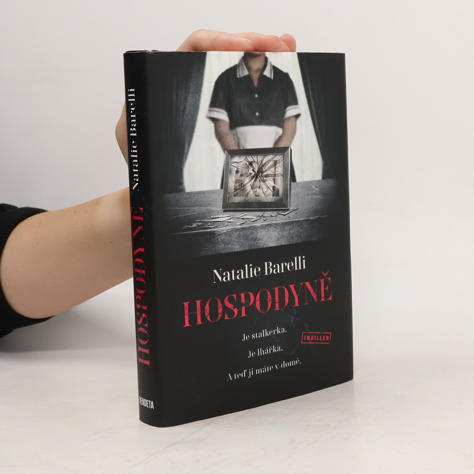 Natalie Barelli Hospodyně