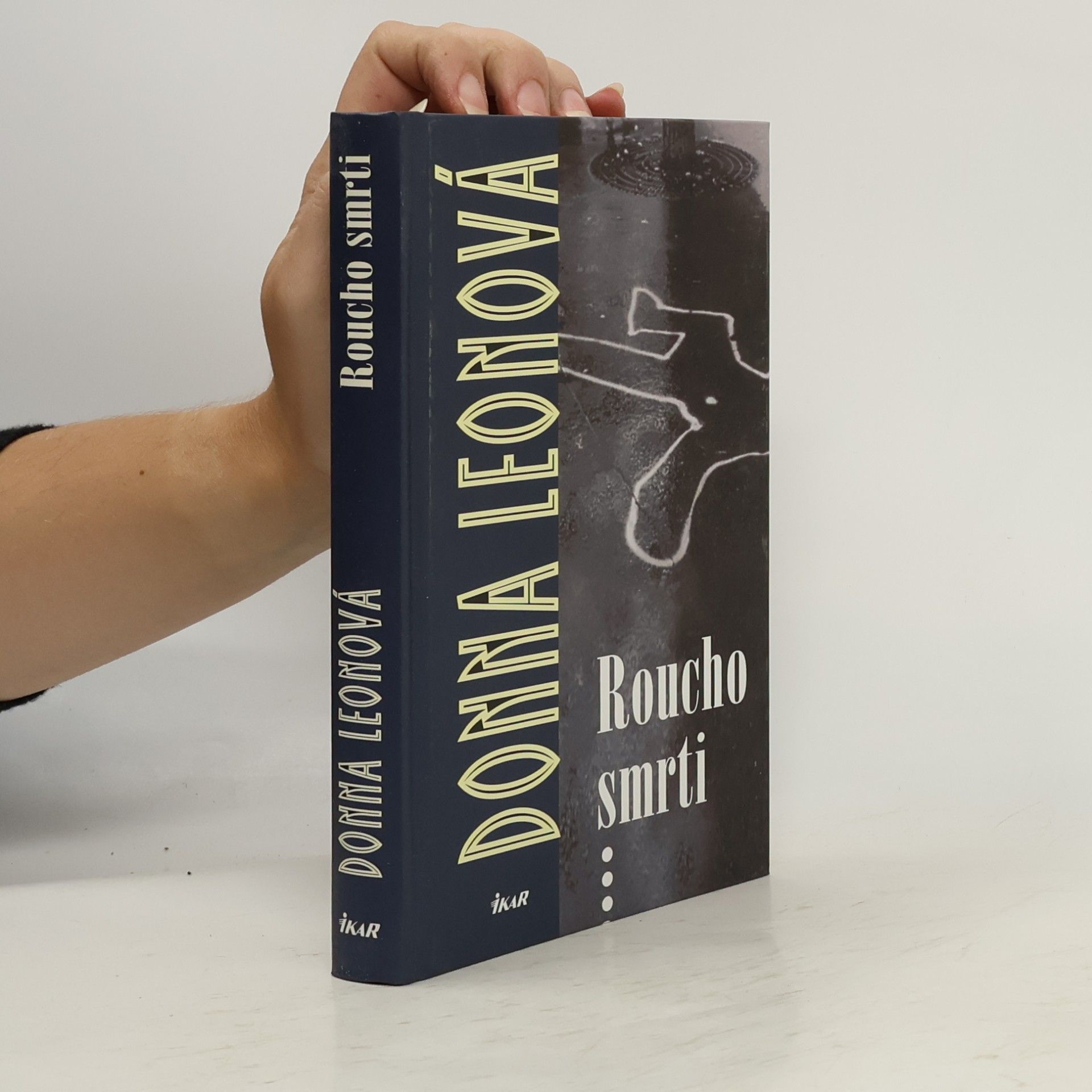 Donna Leon Roucho smrti