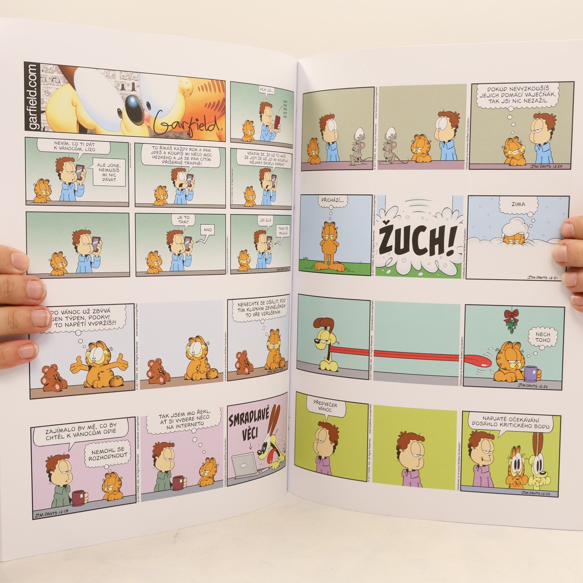 Jim Davis Garfield se popadá za břicho
