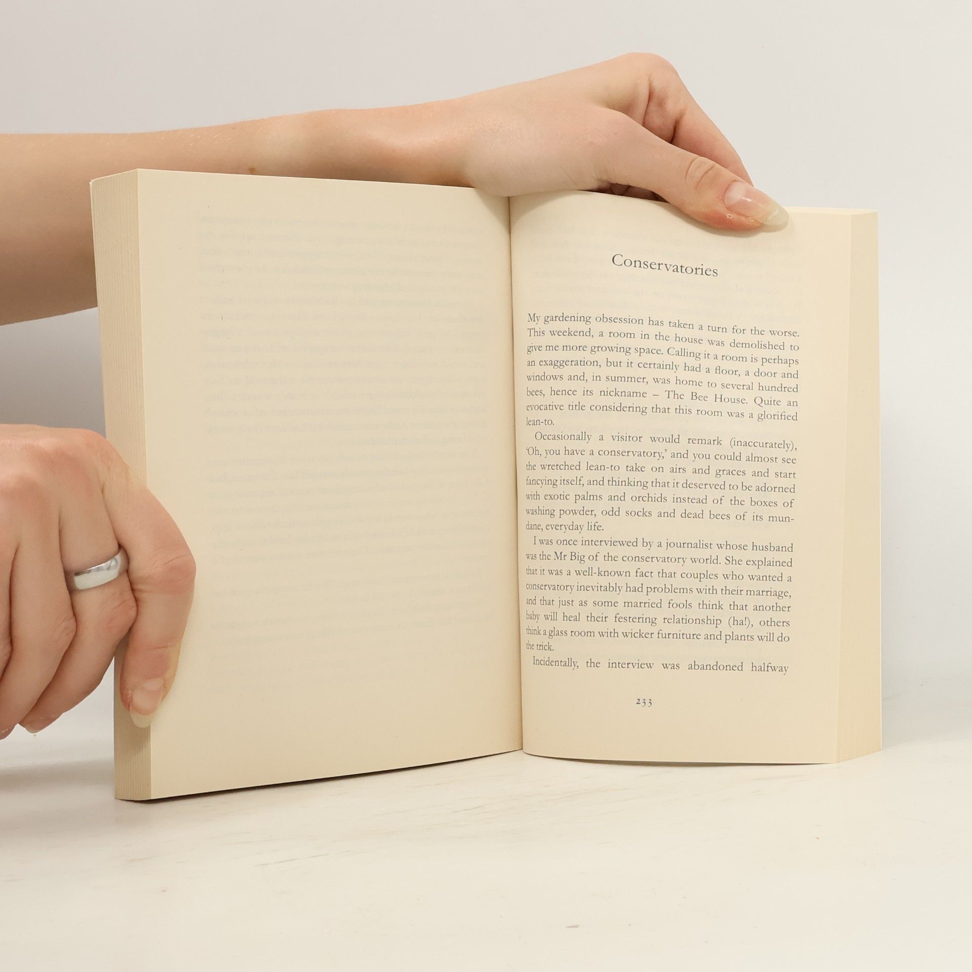 Sue Townsend The Public Confessions of a Middle-Aged Woman