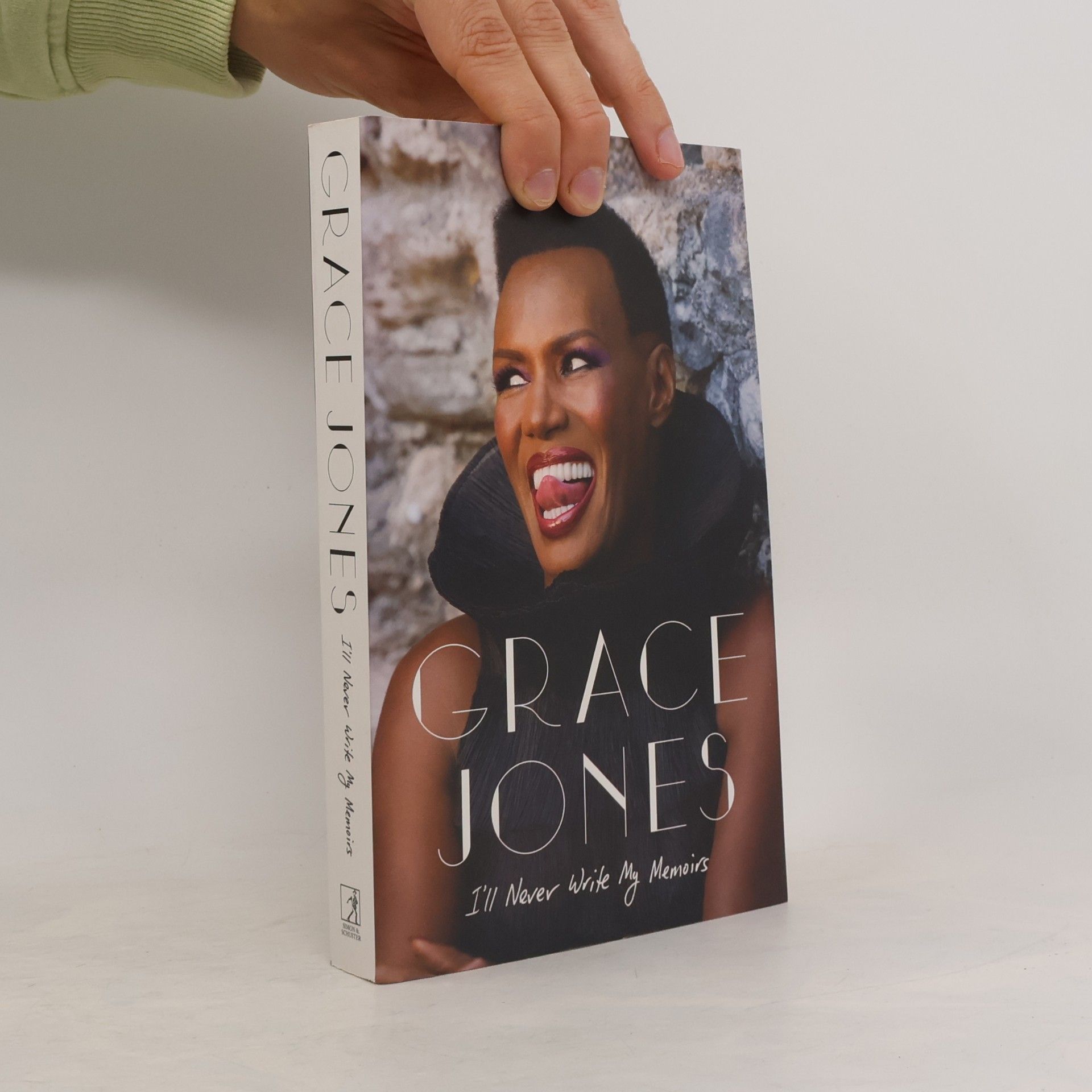 Grace Jones Als Funker an den Brennpunkten der Front