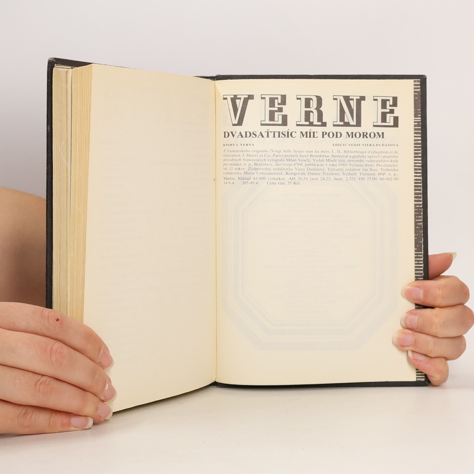 Jules Verne Dvadsaťtisíc míľ pod morom