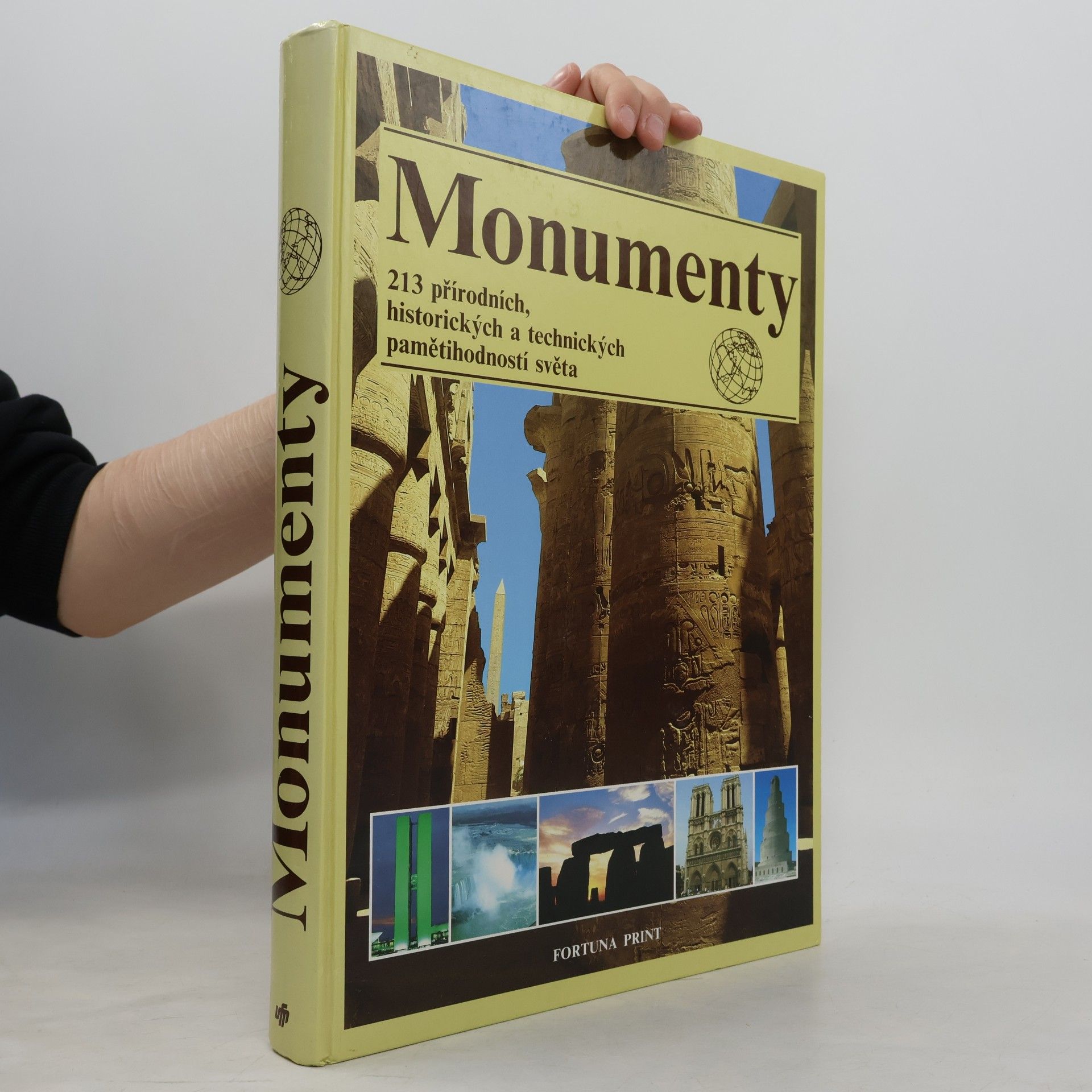 kolektiv Monumenty