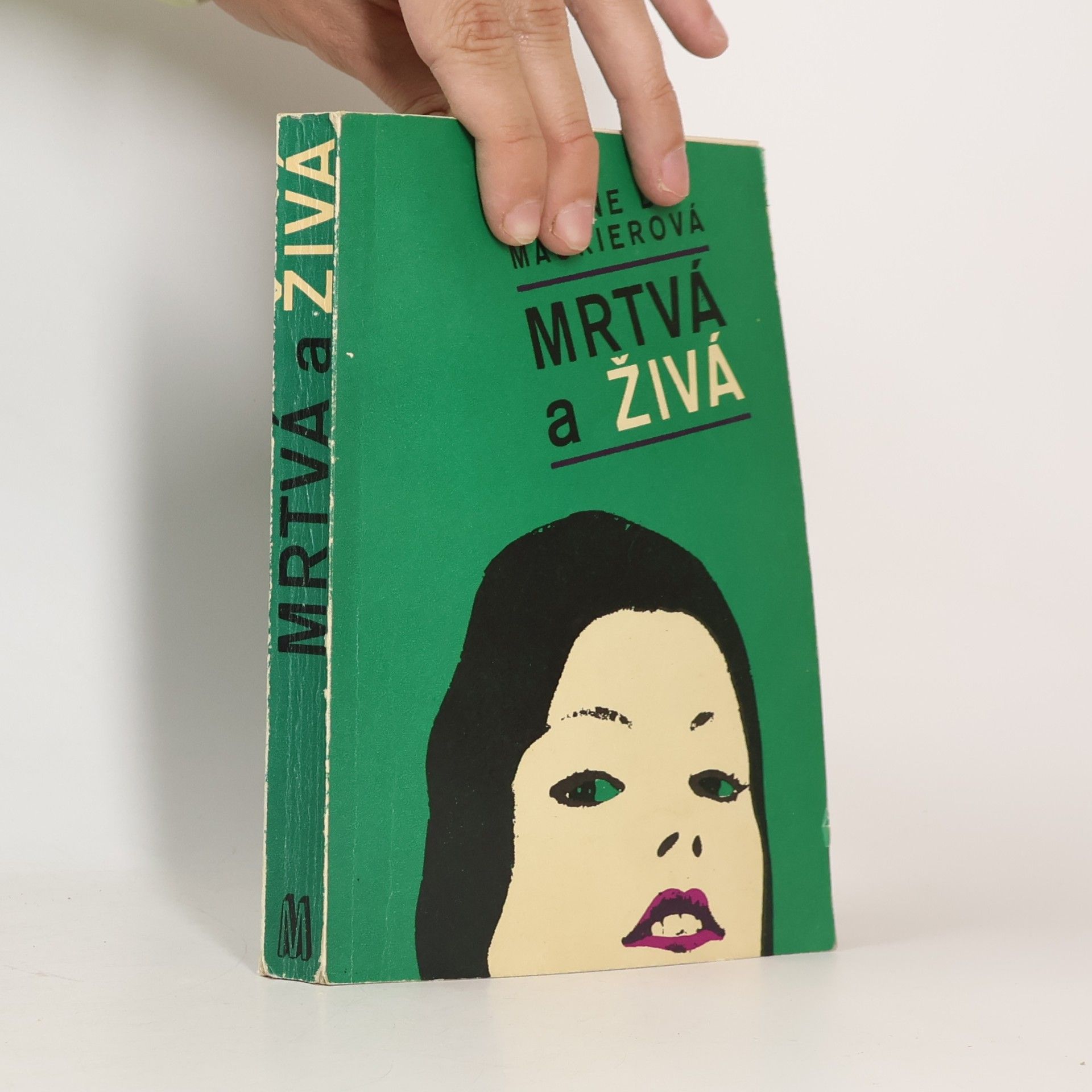 Daphne Du Maurier Mrtvá a živá