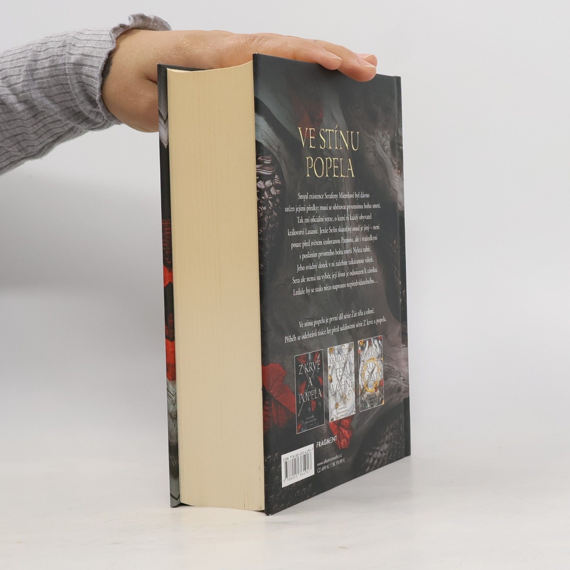 Jennifer Armentrout Ve stínu popela