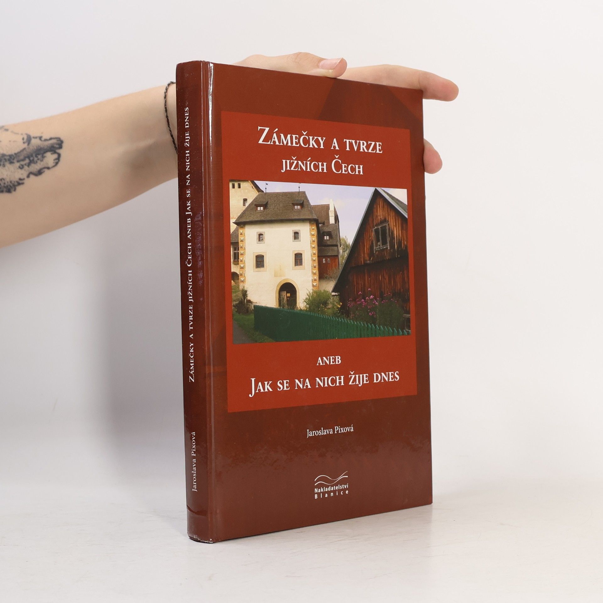 Jaroslava Pixová Zámečky a tvrze jižních Čech aneb Jak se na nich žije dnes