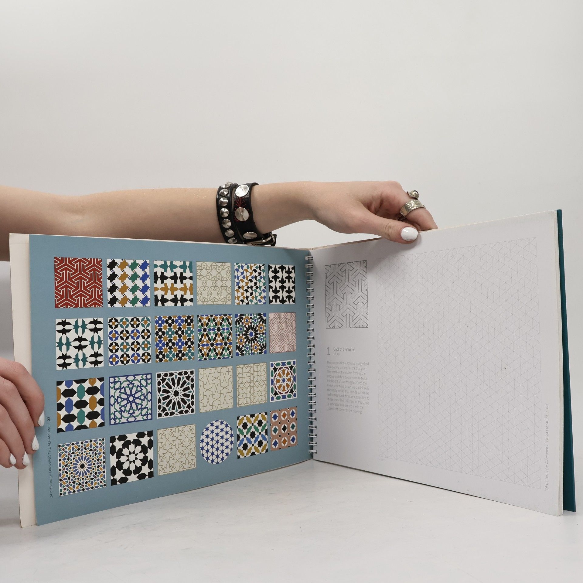 Manuel Martínez Vela 24 Patterns for Drawing The Alhambra