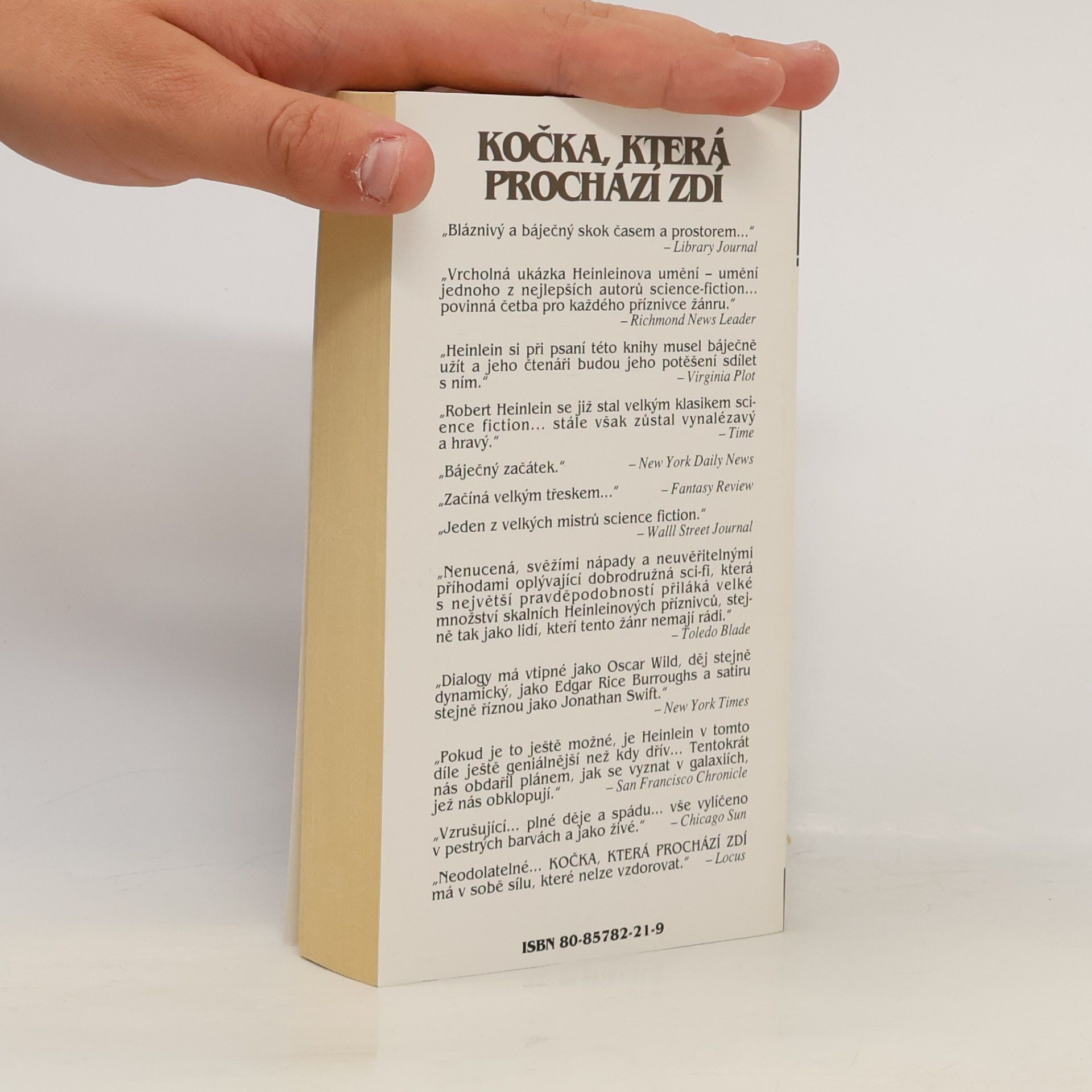 Robert A. Heinlein Kočka, která prochází zdí
