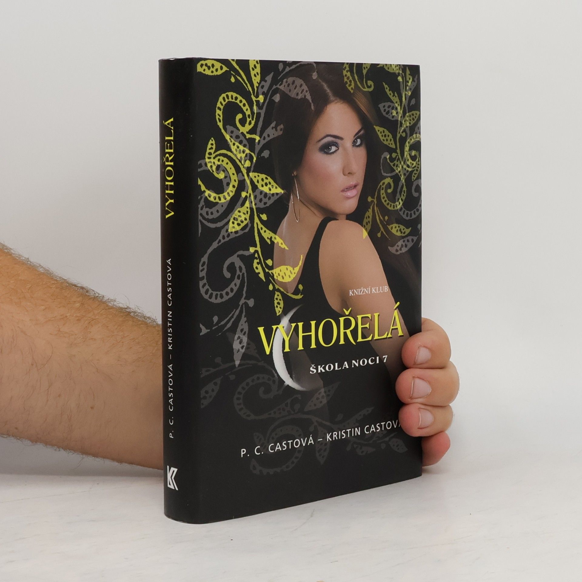 Phyllis Christine Cast Škola noci 7. Vyhořelá