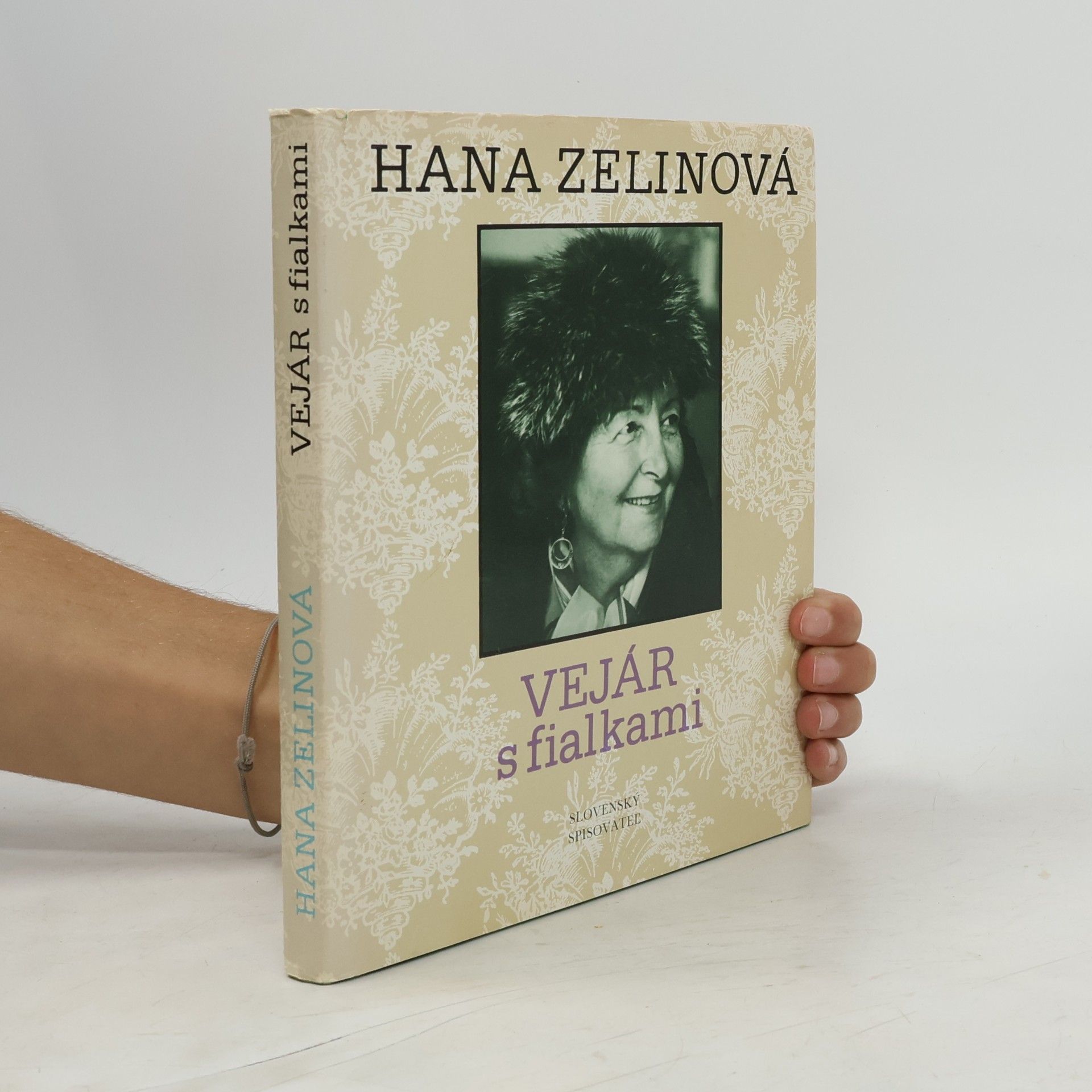 Vejár s fialkami