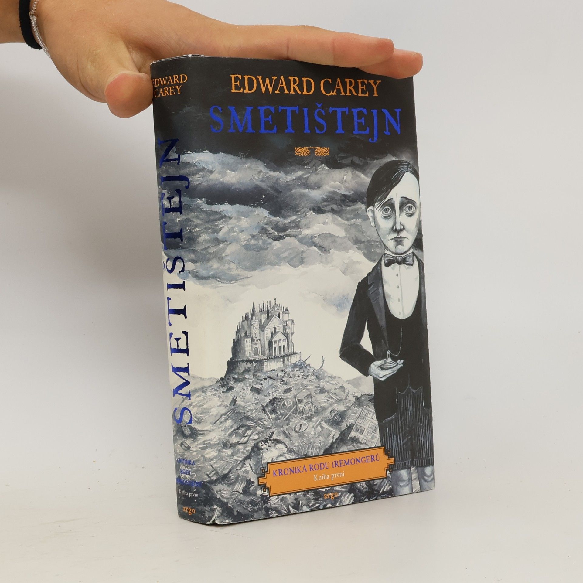 Edward Carey Kronika rodu Iremongerů. Kniha první, Smetištejn