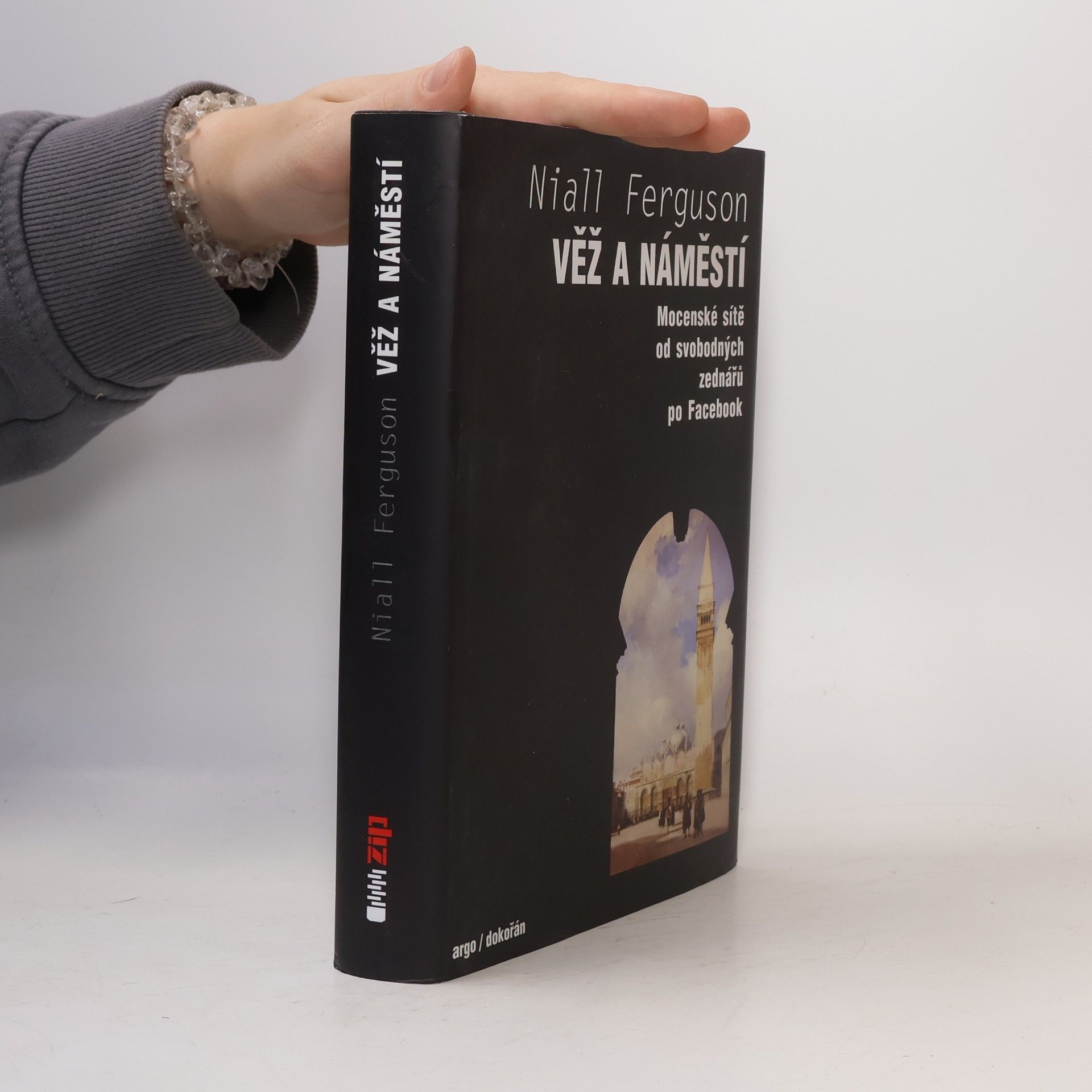 Niall Ferguson Věž a náměstí : mocenské sítě od svobodných zednářů po Facebook