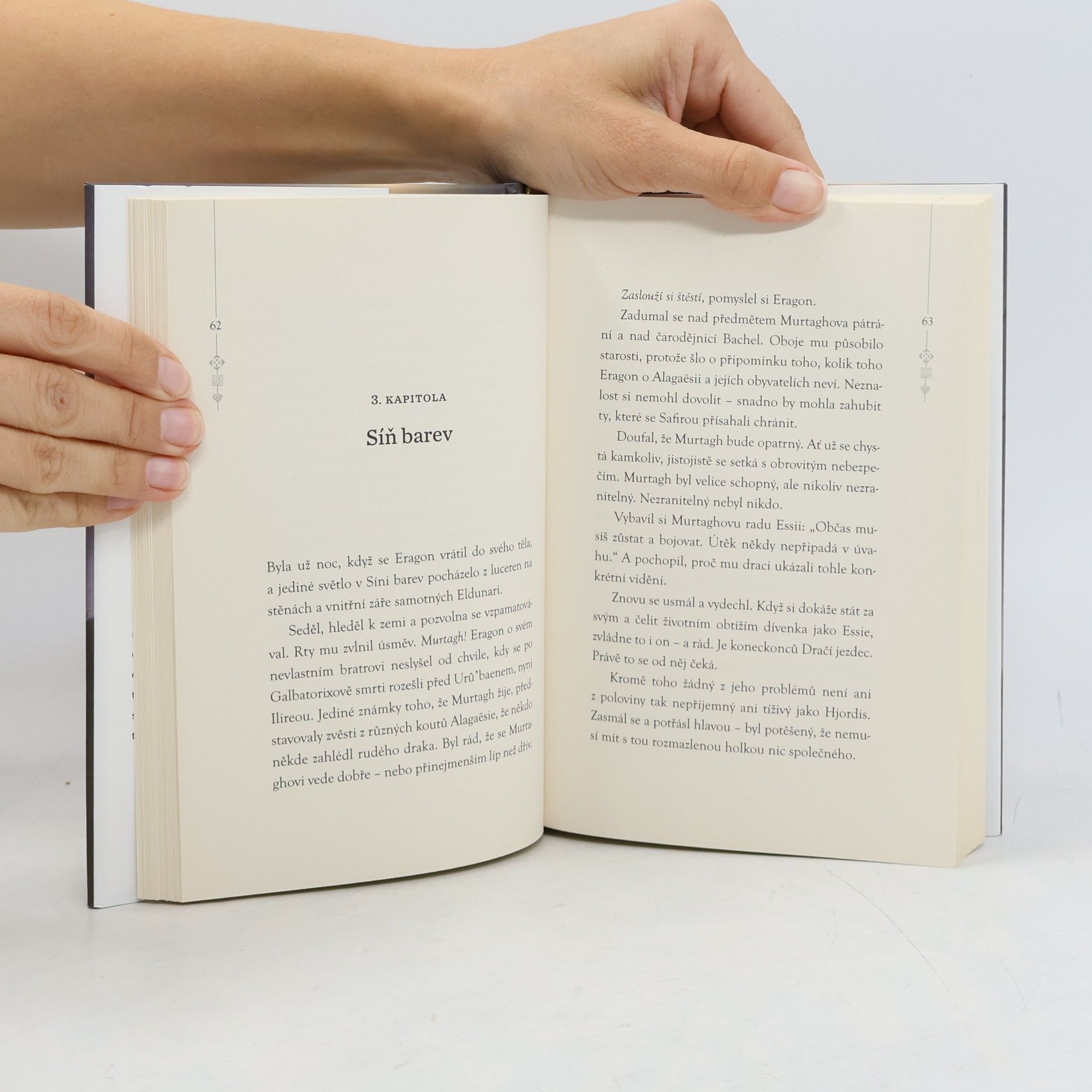Christopher Paolini Poutník, čarodějnice a červ - Příběhy z Alagaësie I.