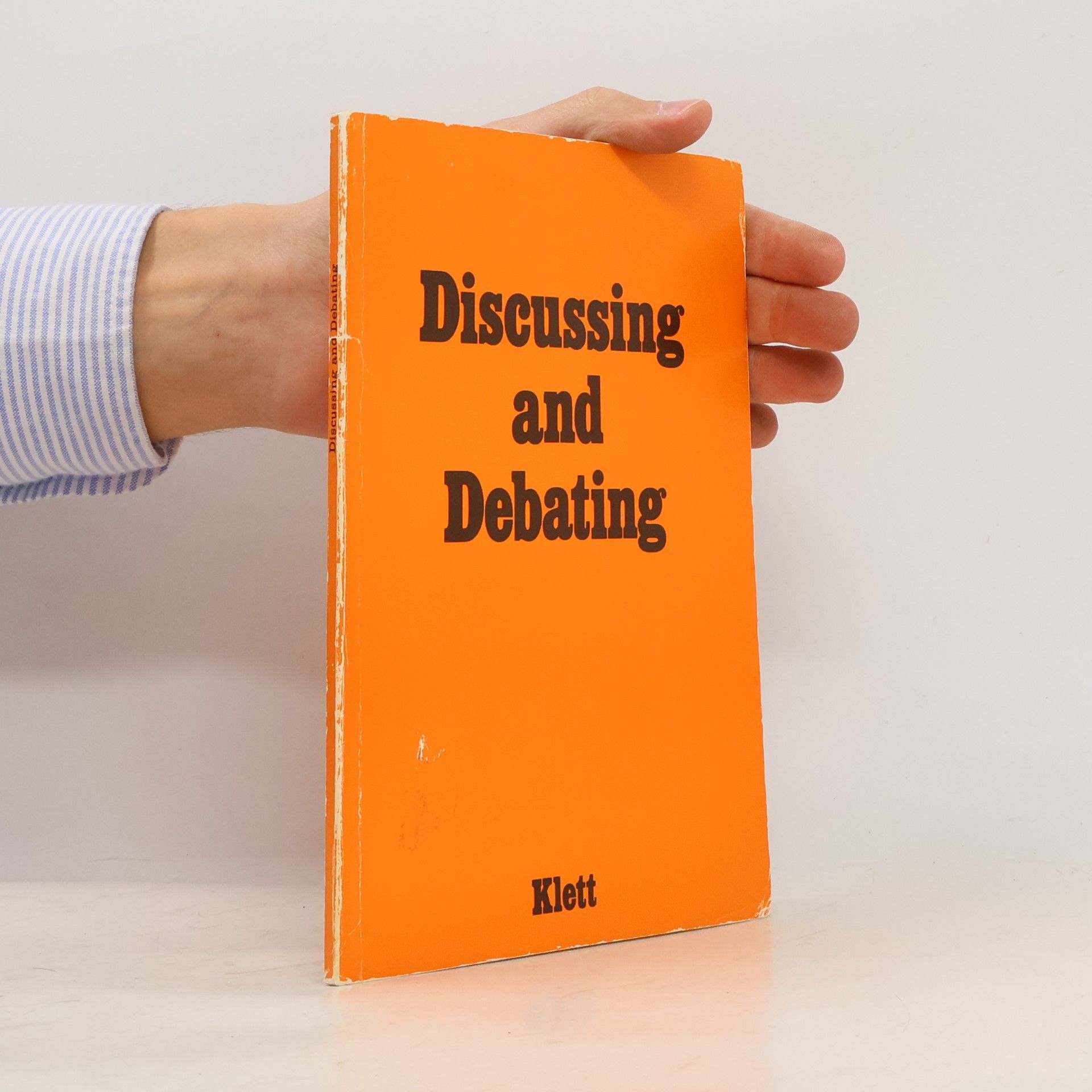 kolektiv Discussing and Debating