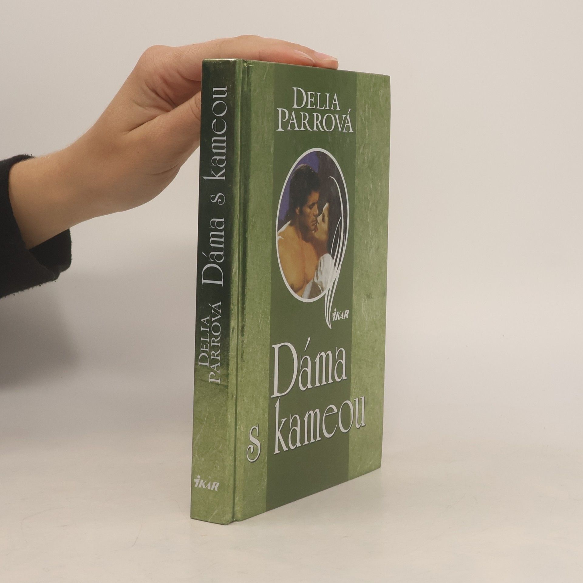 Delia Parr Dáma s kameou