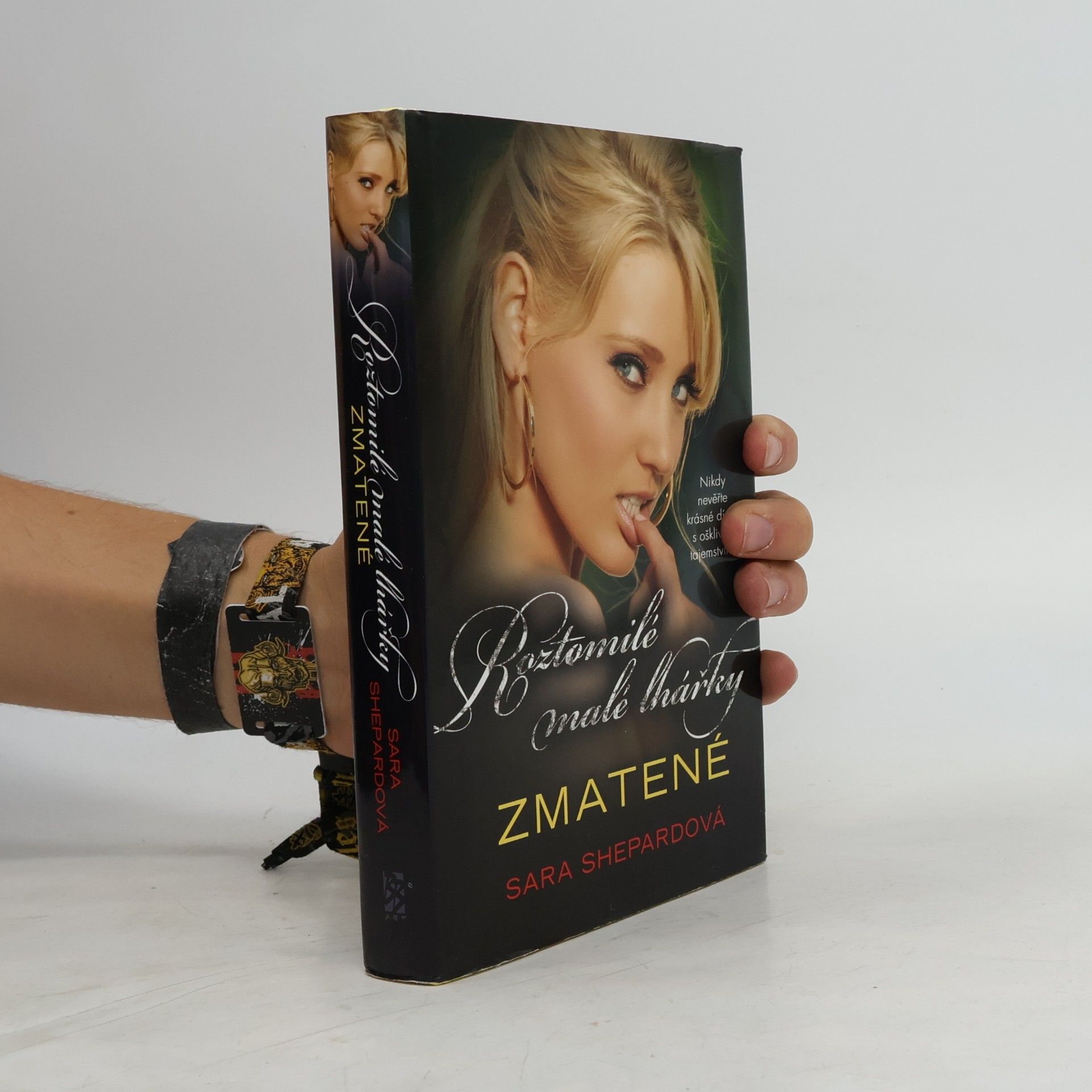 Sara Shepard Roztomilé malé lhářky: Zmatené
