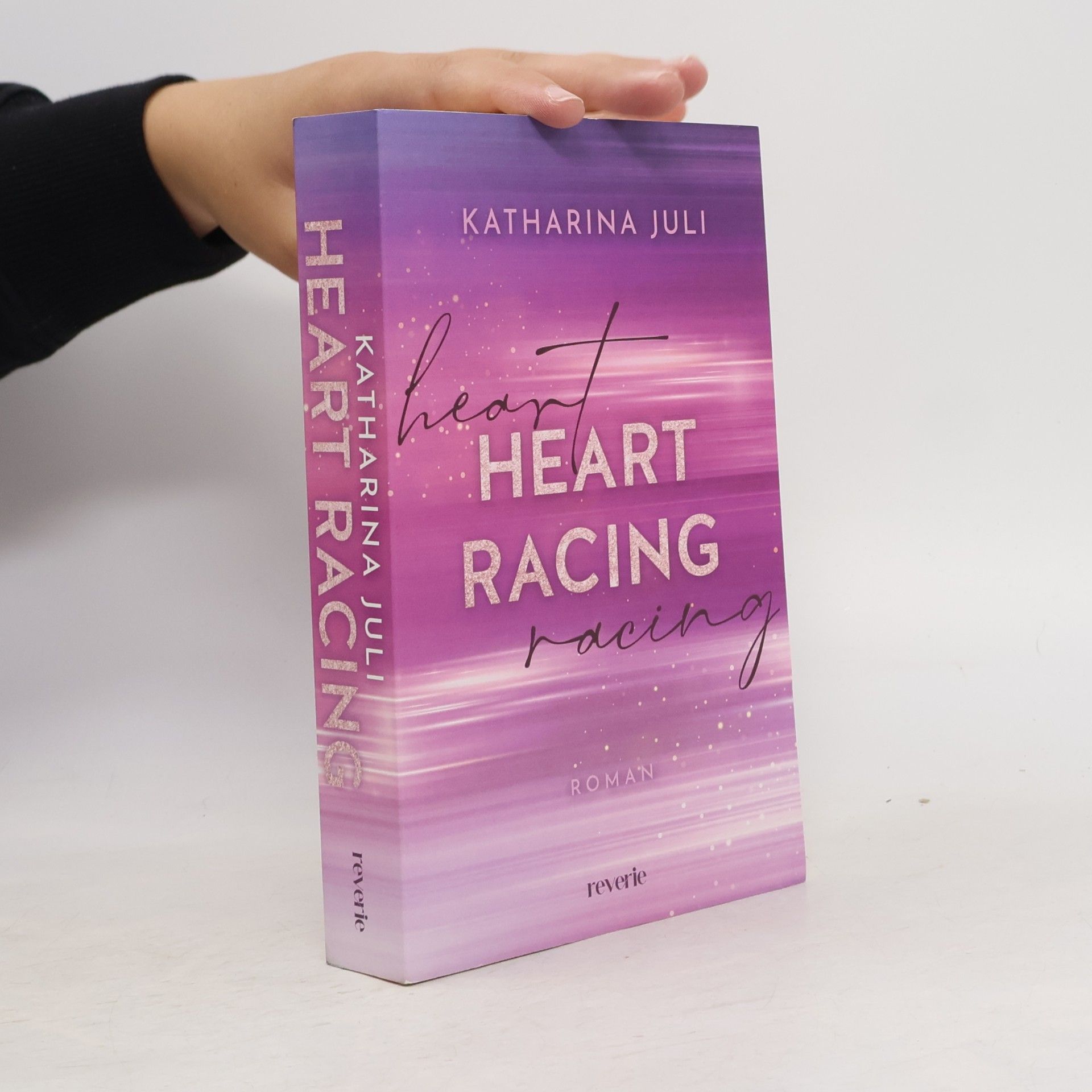 Katharina Juli Heart Racing. Roman | DIE New Adult Romance in der Welt des Rennsports | Mit Tropes wie Workplace-Romance, Enemies-to-Lovers und Secret Relationship
