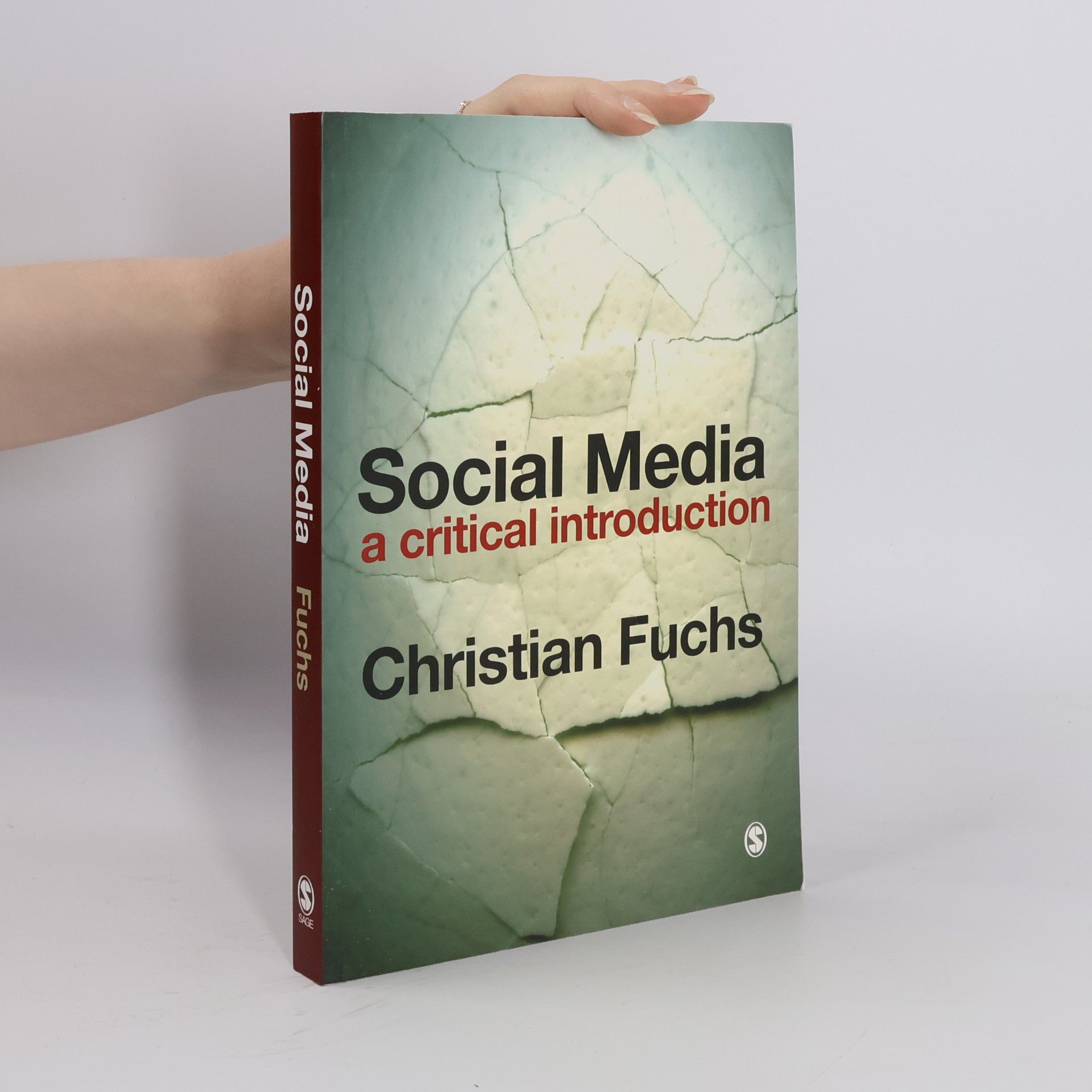 Christian Fuchs Social media : a critical introduction
