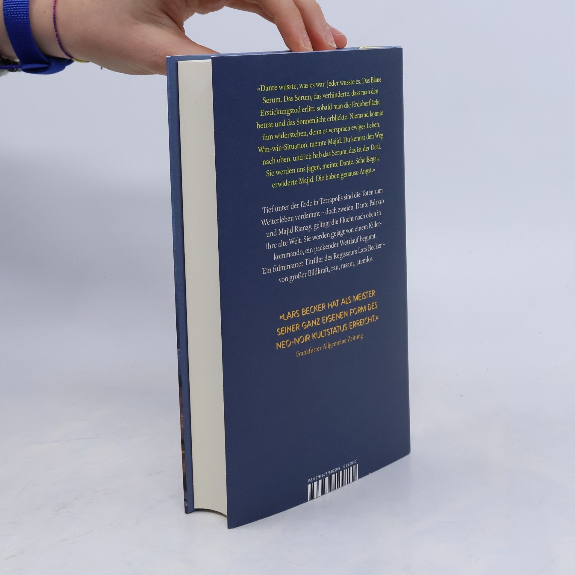 Lars Becker Es wird Steine regnen: "Das Buch ist so dermaßen besonders, so was habe ich noch nie gelesen." Florian Valerius