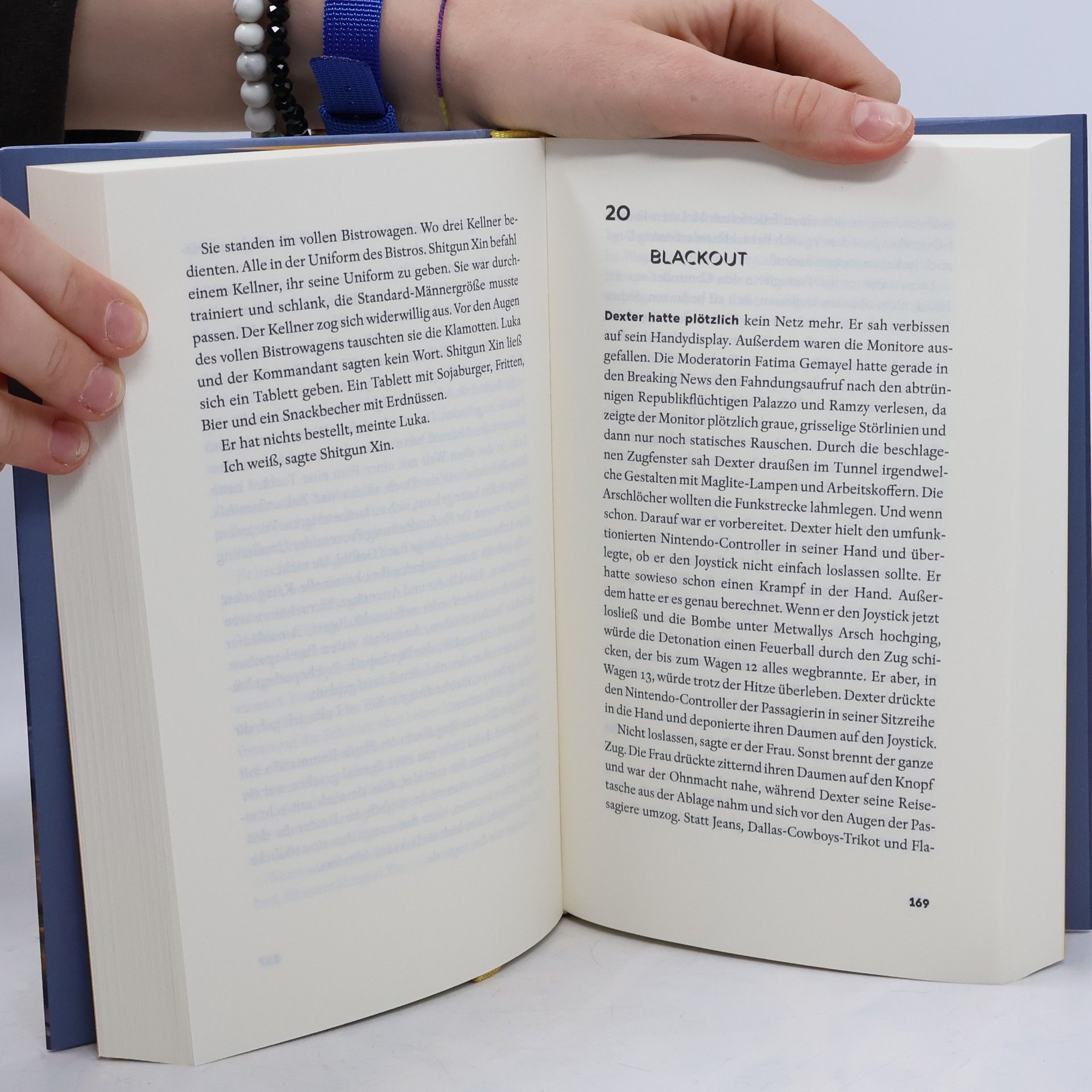 Lars Becker Es wird Steine regnen: "Das Buch ist so dermaßen besonders, so was habe ich noch nie gelesen." Florian Valerius