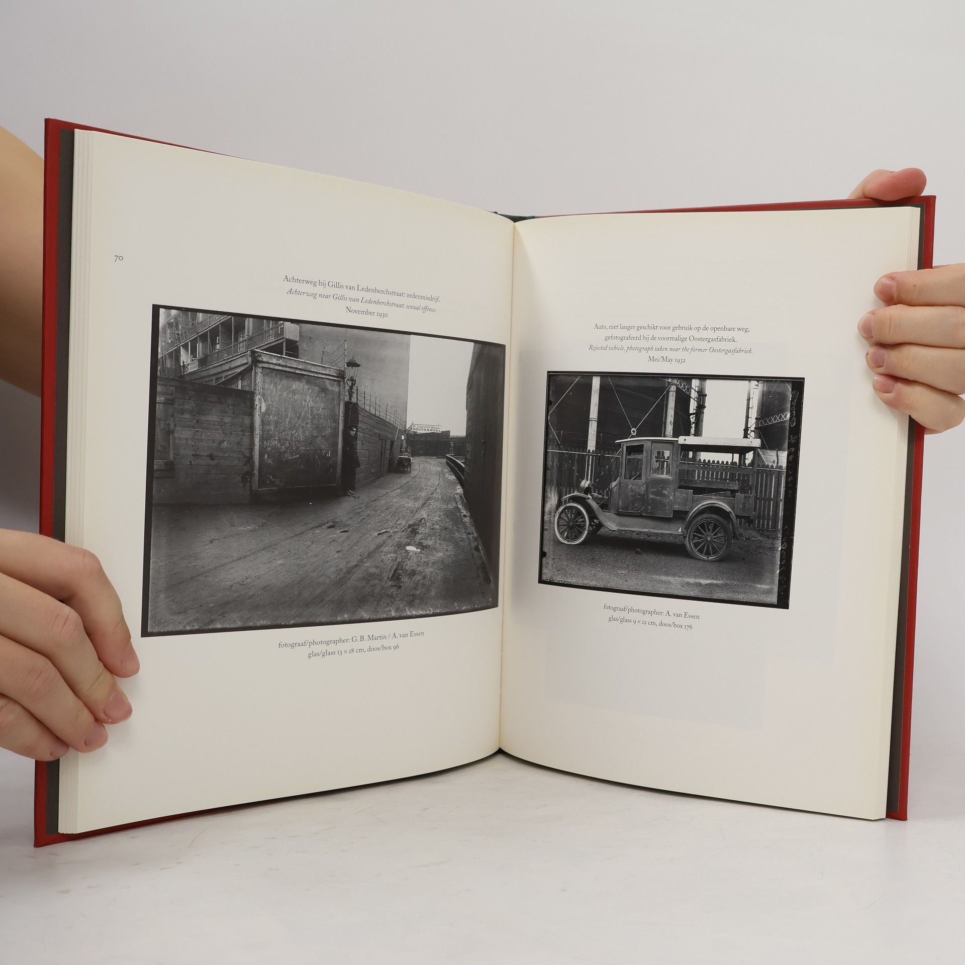 Martin Harlaar / Richard Hengeveld / Jan Pieter Koster / Anne Roos Stille getuigen. Foto's uit het archief van de Amsterdamse politie. Silent witnesses. Photographs from the Amsterdam Police Archives