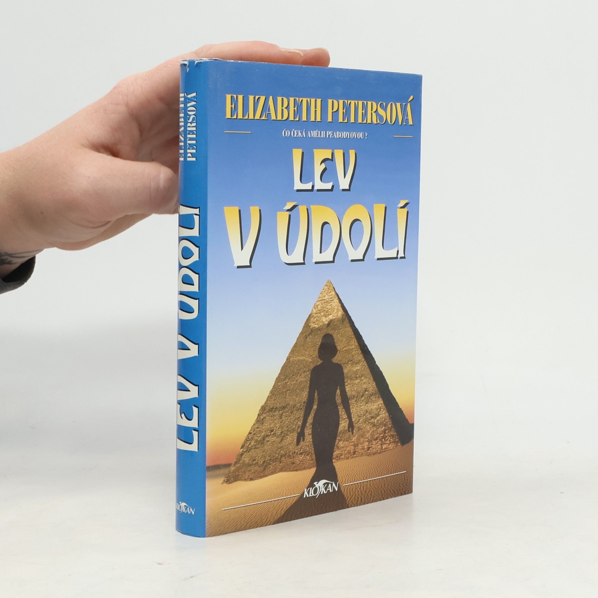 Elizabeth Peters Lev v údolí
