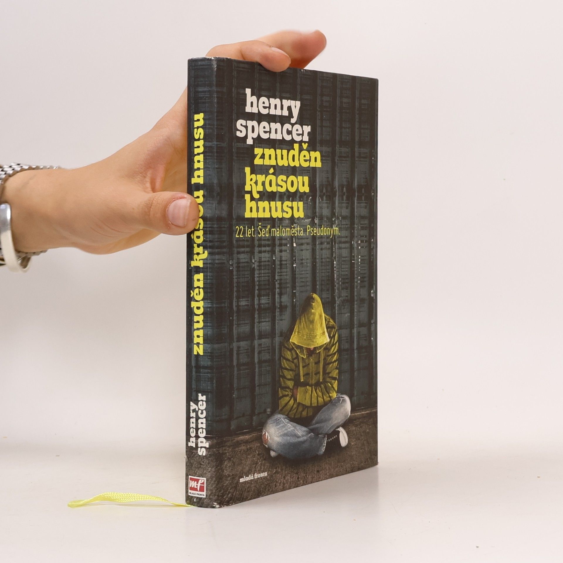 Henry Spencer Znuděn krásou hnusu. 22 let. Šeď maloměsta. Pseudonym