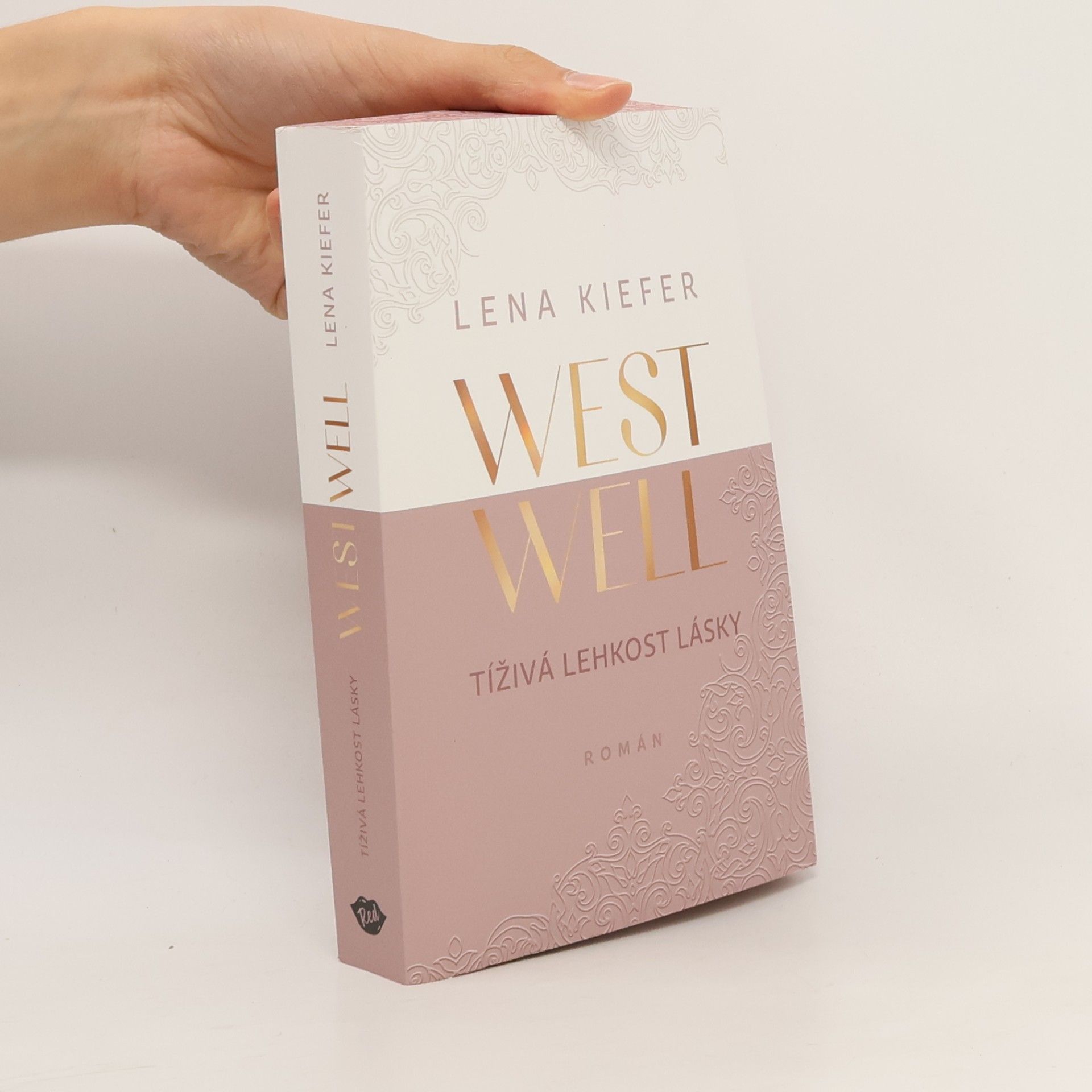Lena Kiefer Westwell. Tíživá lehkost lásky