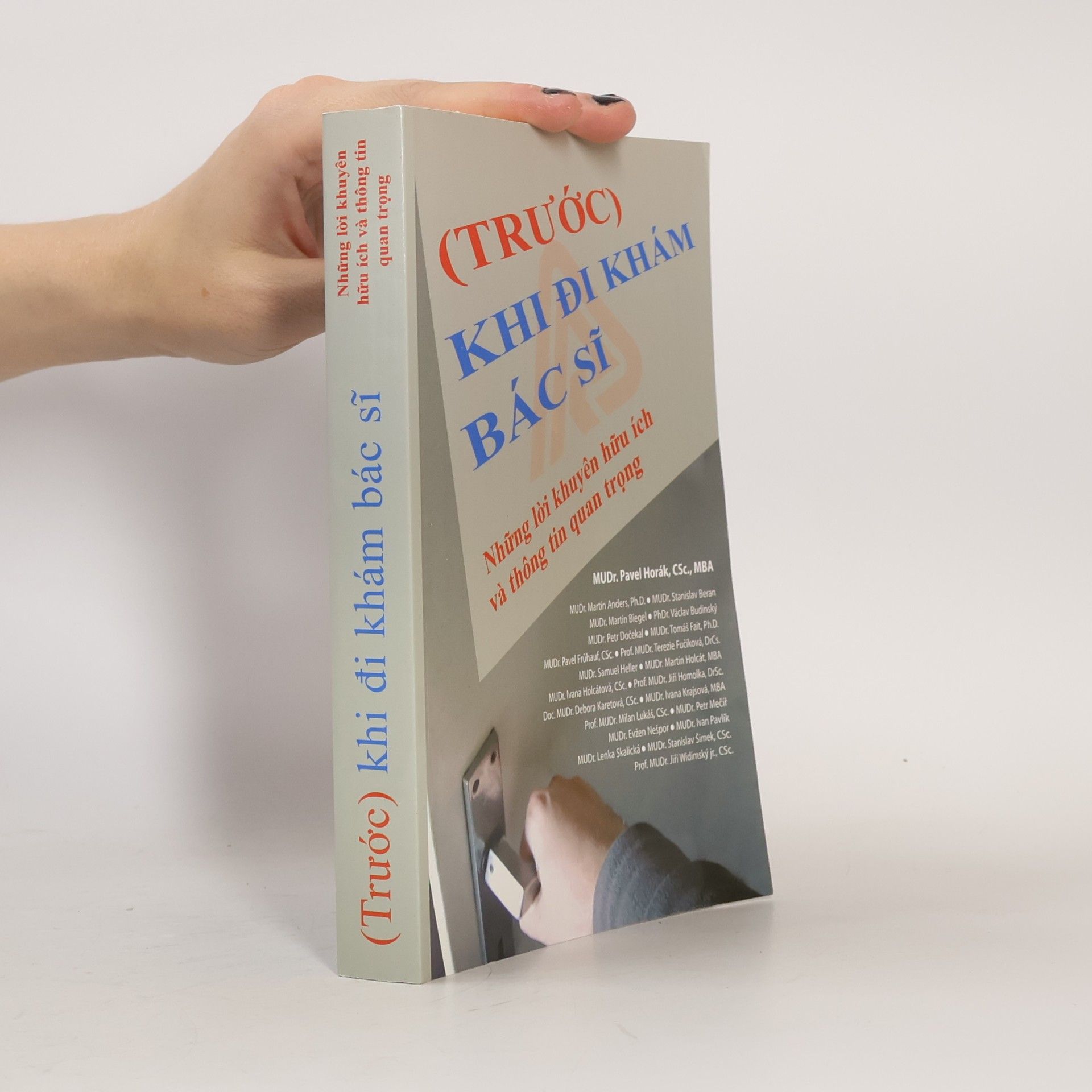 Mudr. Petr Dočekal (Trước) khi đi khám bác sĩ