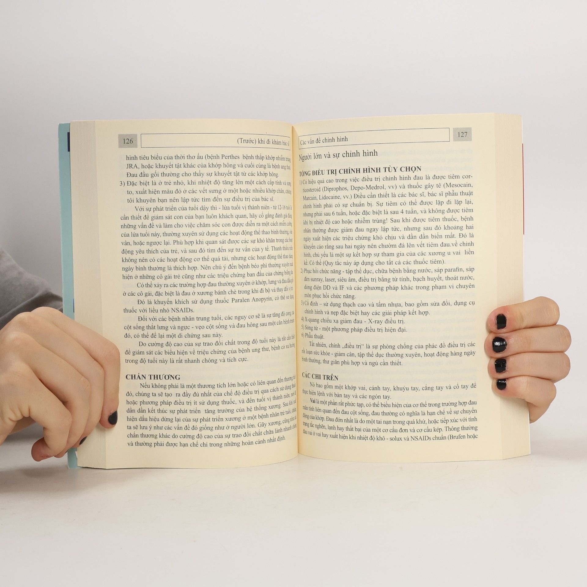 Phdr. Václav Budinský (Trước) khi đi khám bác sĩ