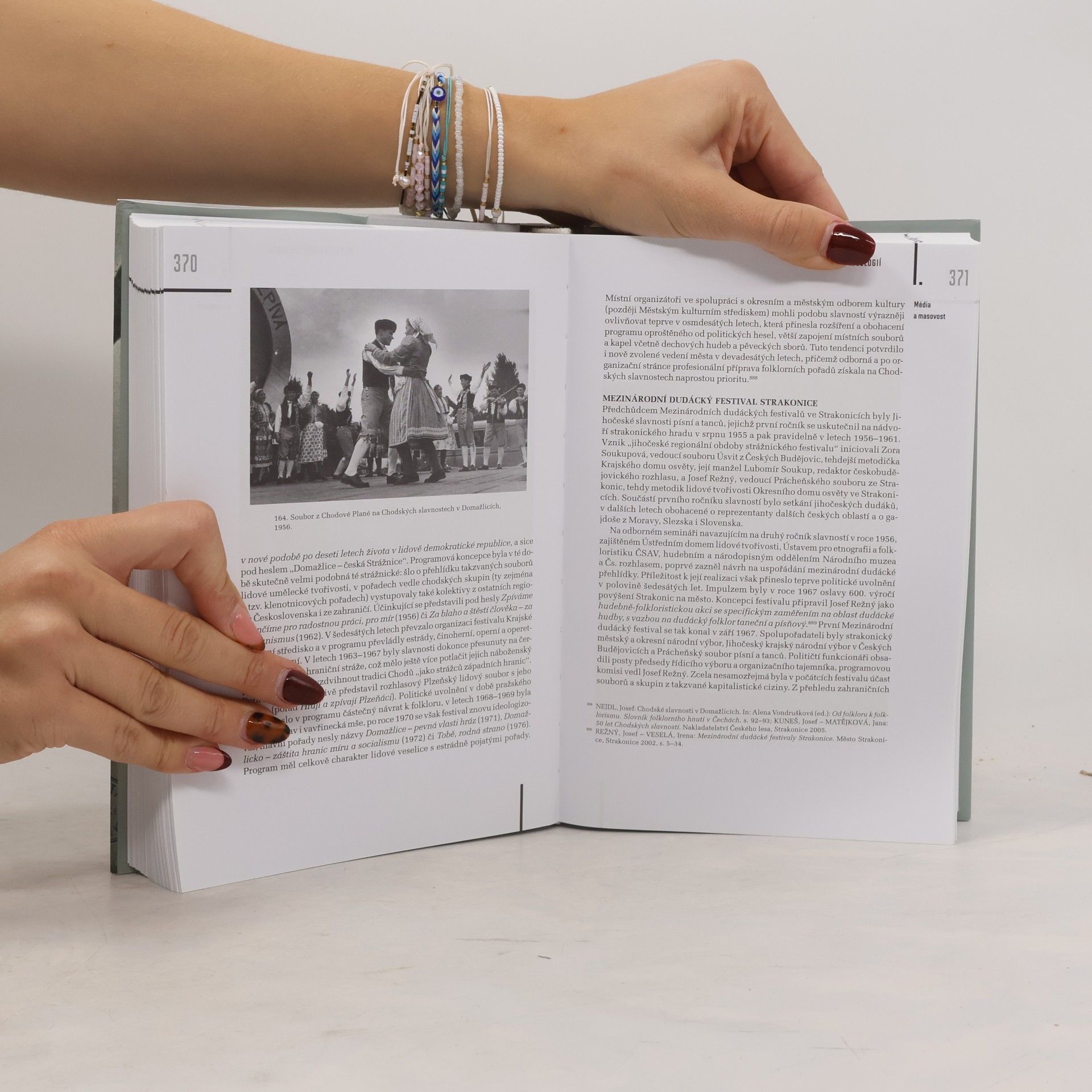 Autorenkollektiv Tíha a beztíže folkloru : folklorní hnutí druhé poloviny 20. století v českých zemích