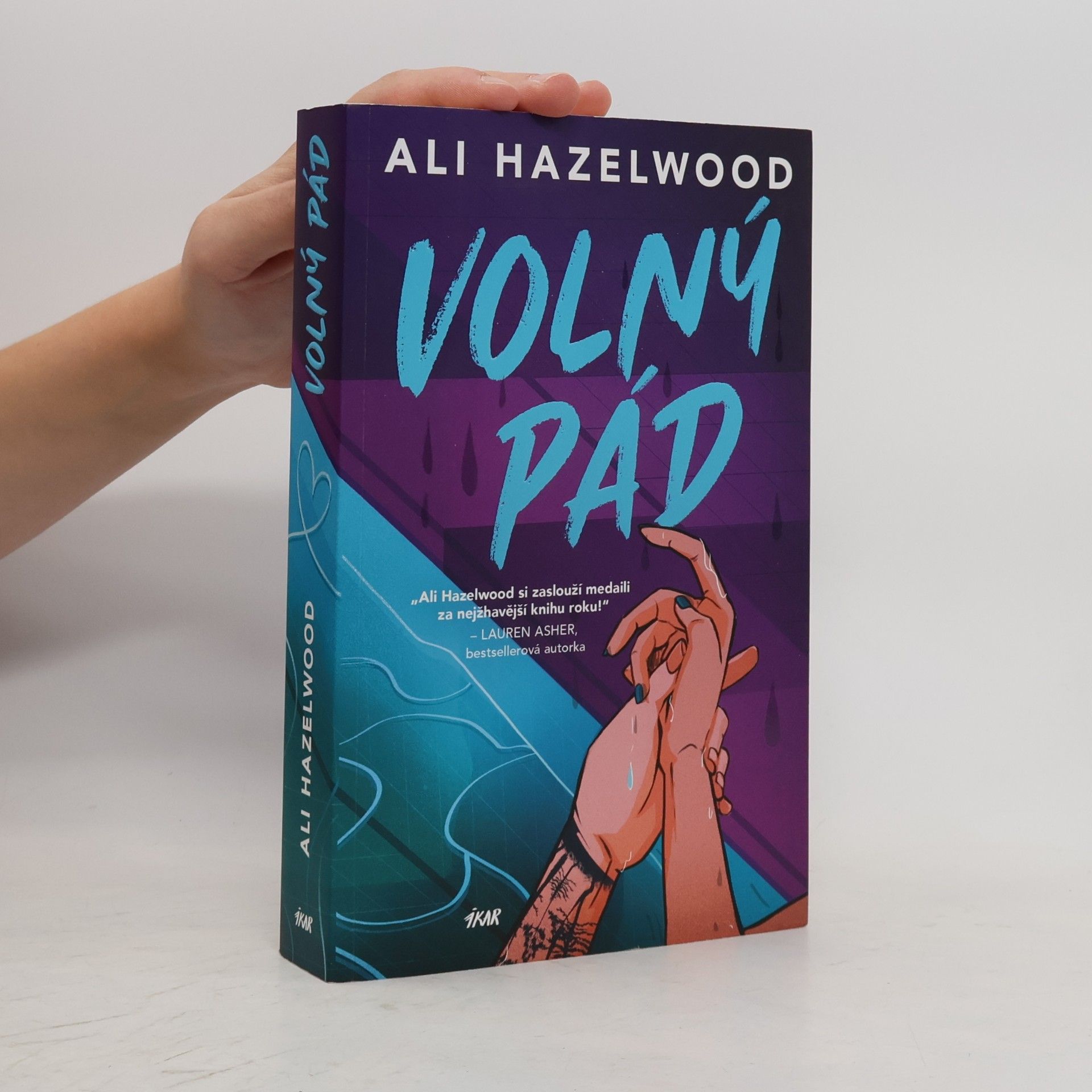 Ali Hazelwood Volný pád