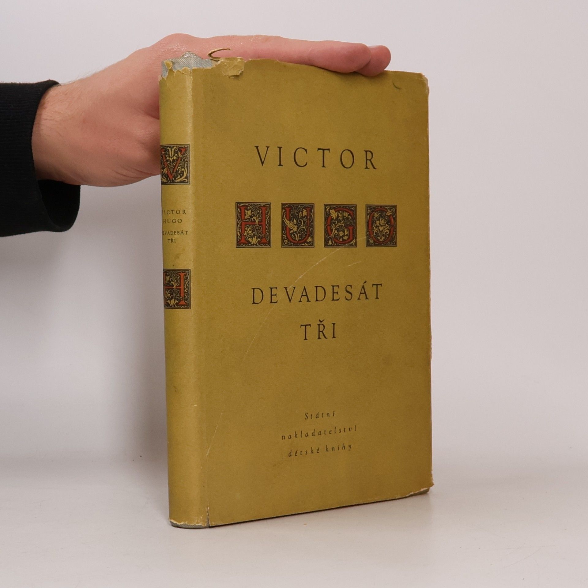 Victor Hugo Devadesát tři