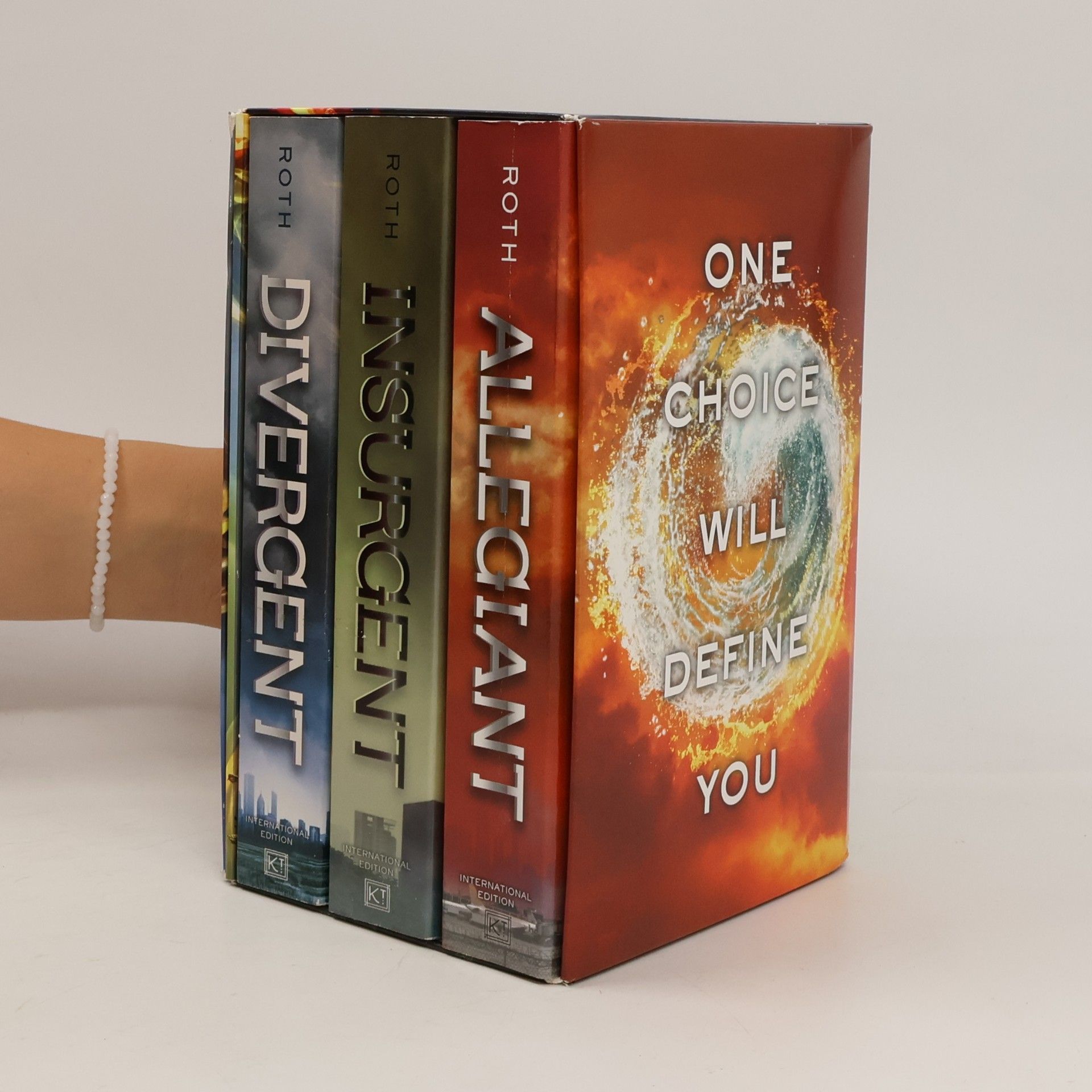 Veronica Roth Divergent. Insurgent. Allegiant