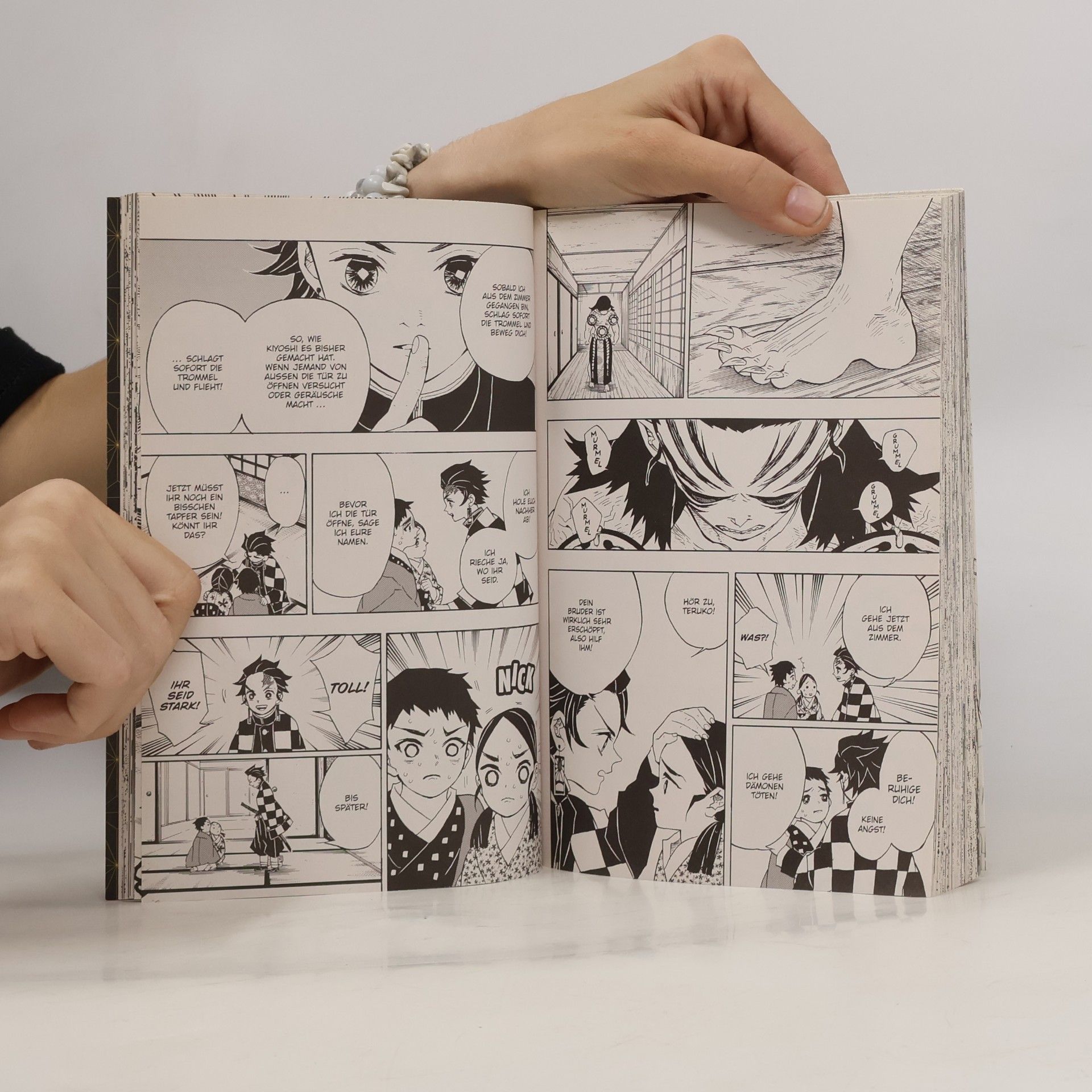Koyoharu Gotoge Demon Slayer 3