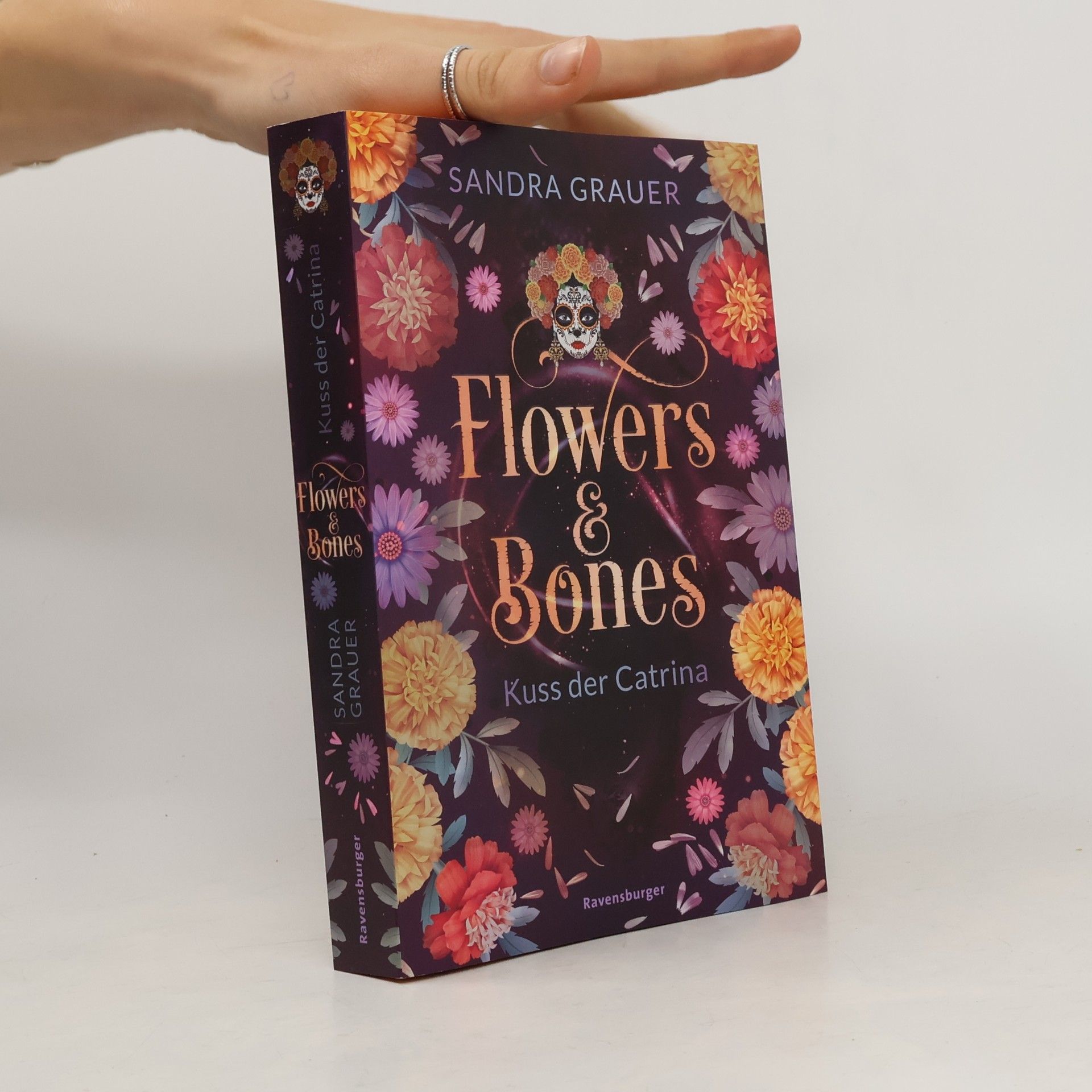 Flowers & Bones, Band 2: Kuss der Catrina (Limitierte Auflage mit Farbschnitt!)