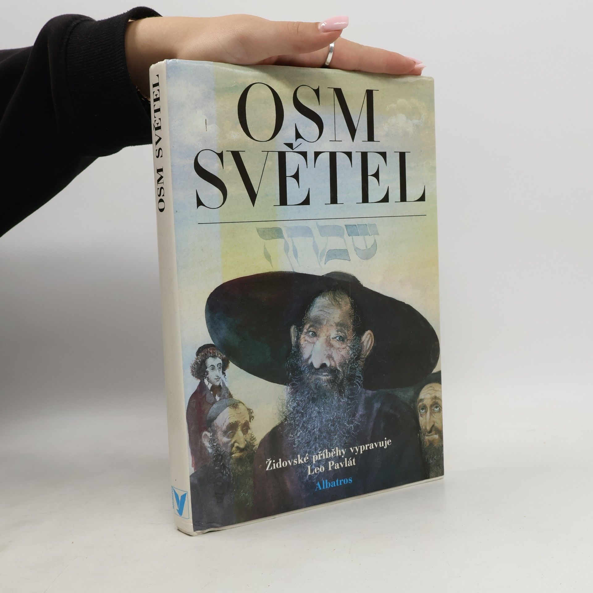 Leo Pavlát Osm světel