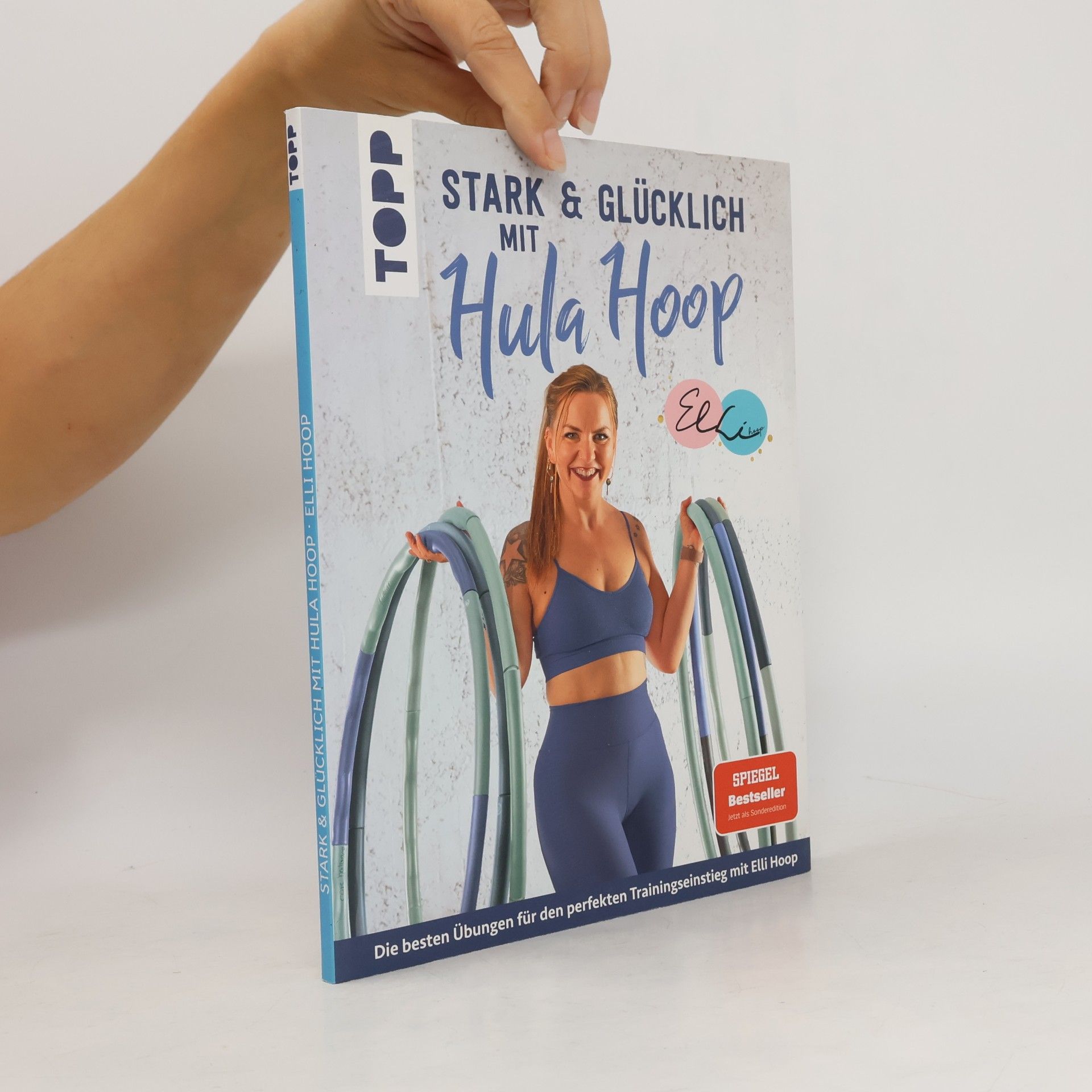 Elli Hoop Stark & glücklich mit Hula Hoop