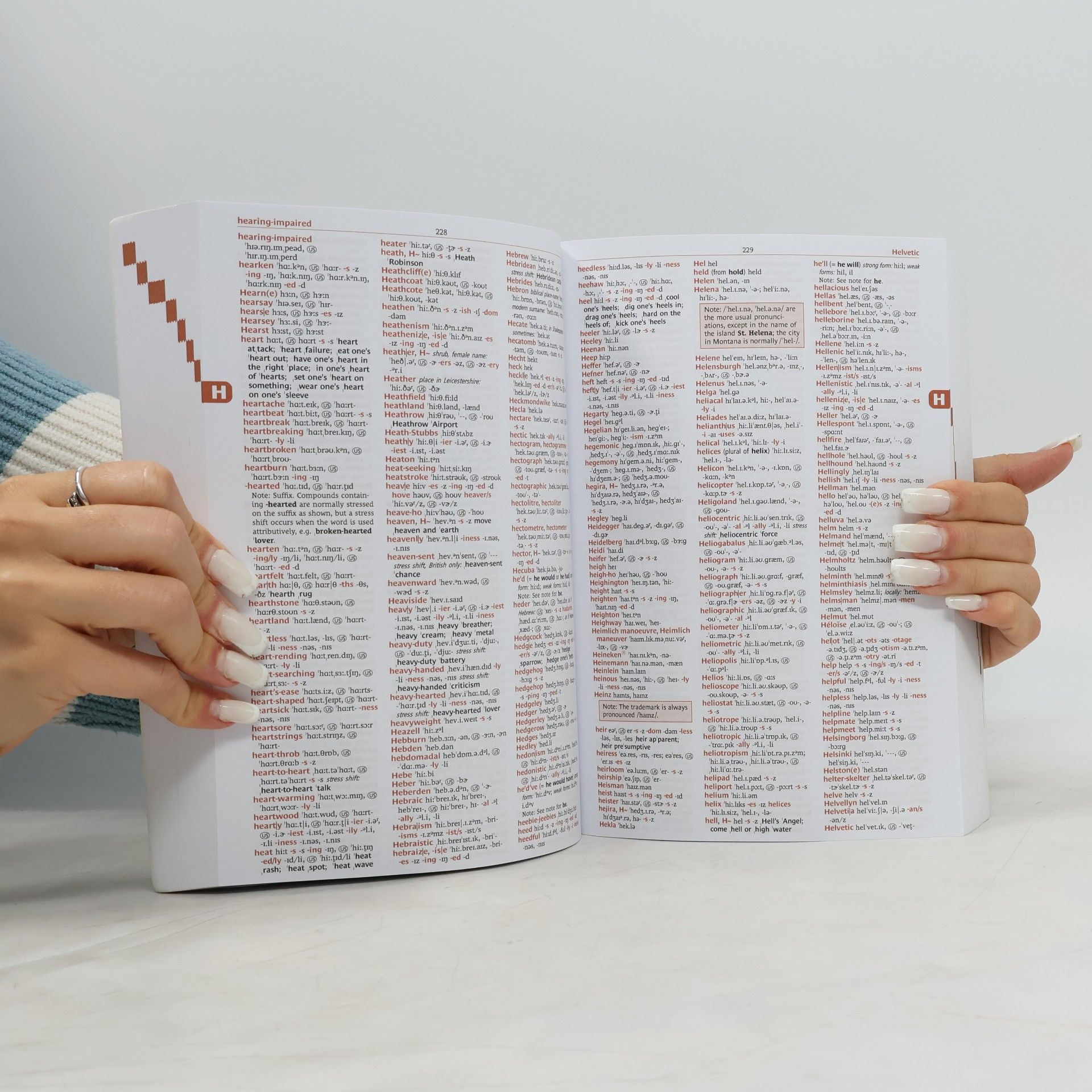 Daniel Jones Cambridge English Pronouncing Dictionary. Eighteenth edition. Paperback