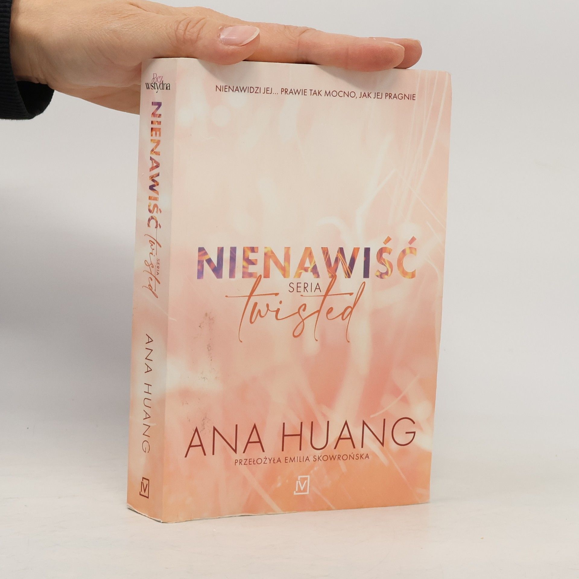 Ana Huang Seria Twisted. Nienawiść